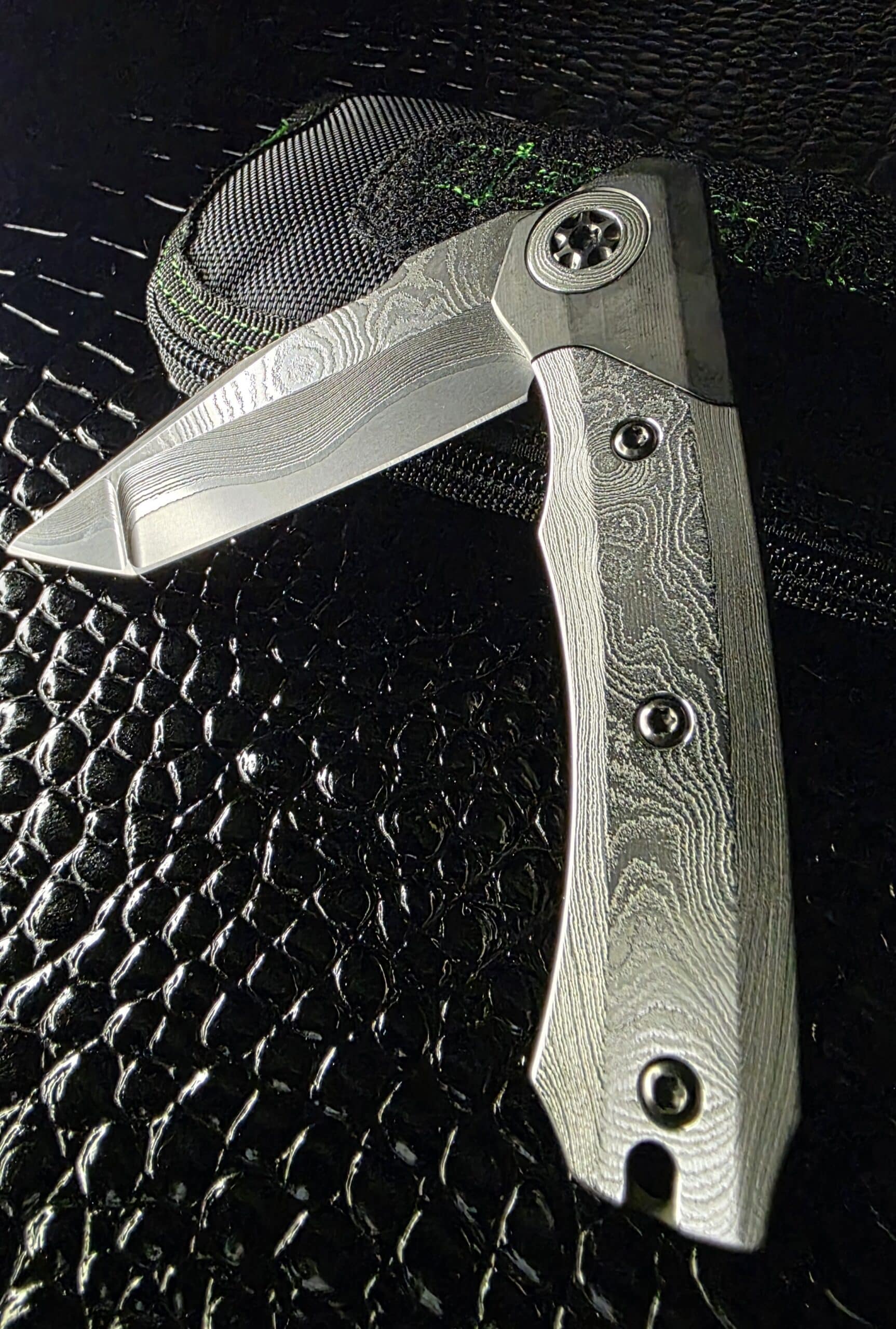 Open view of Custom Wraith showing integral titanium construction