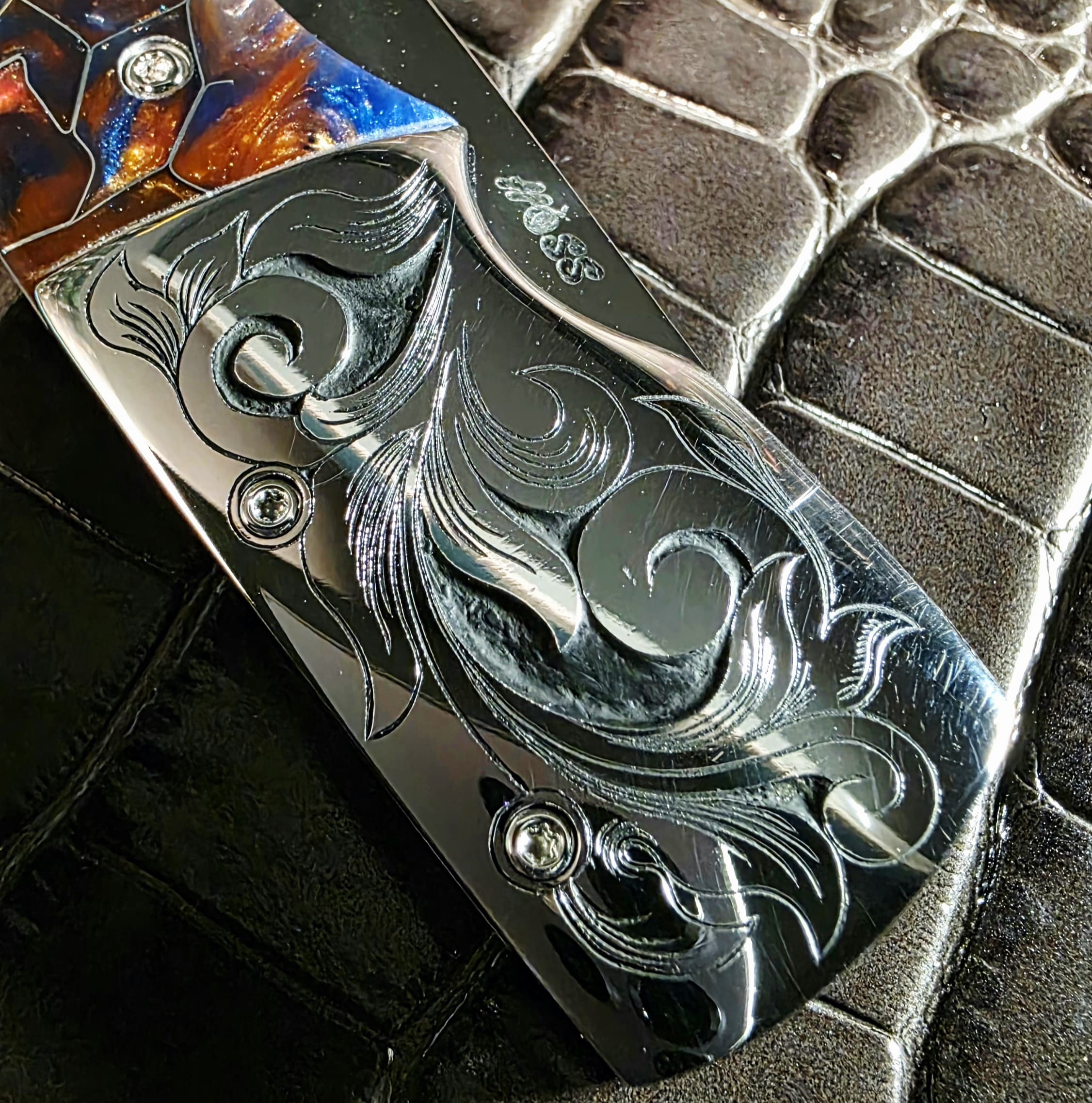 Bolster and handle transition detail on Hoss Knives bolster-release automatic