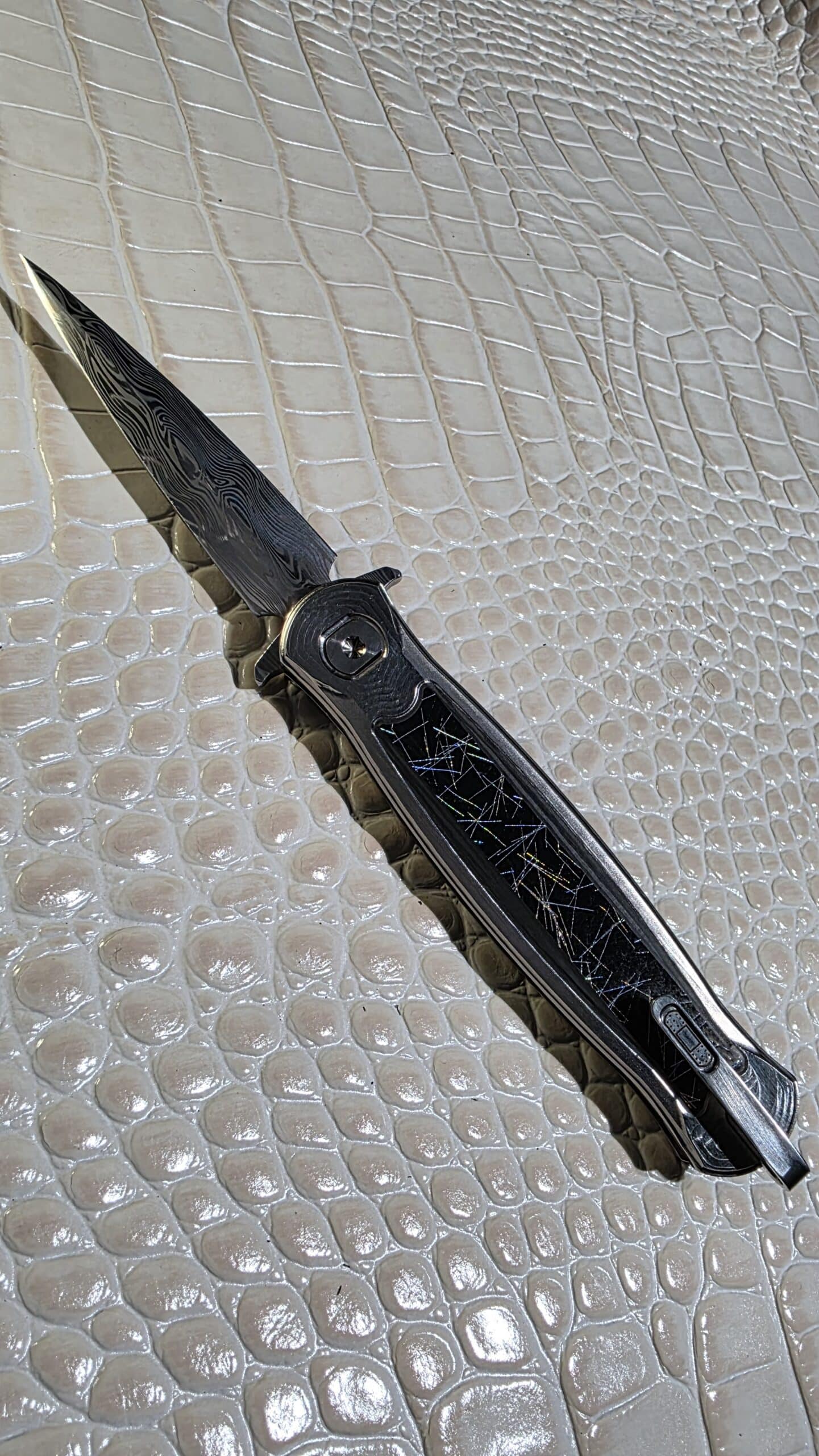 RMOR Knives Skunk Custom Folding Dagger with Loki Damascus and Phenolic Carbon Fiber Inlay - Image 9
