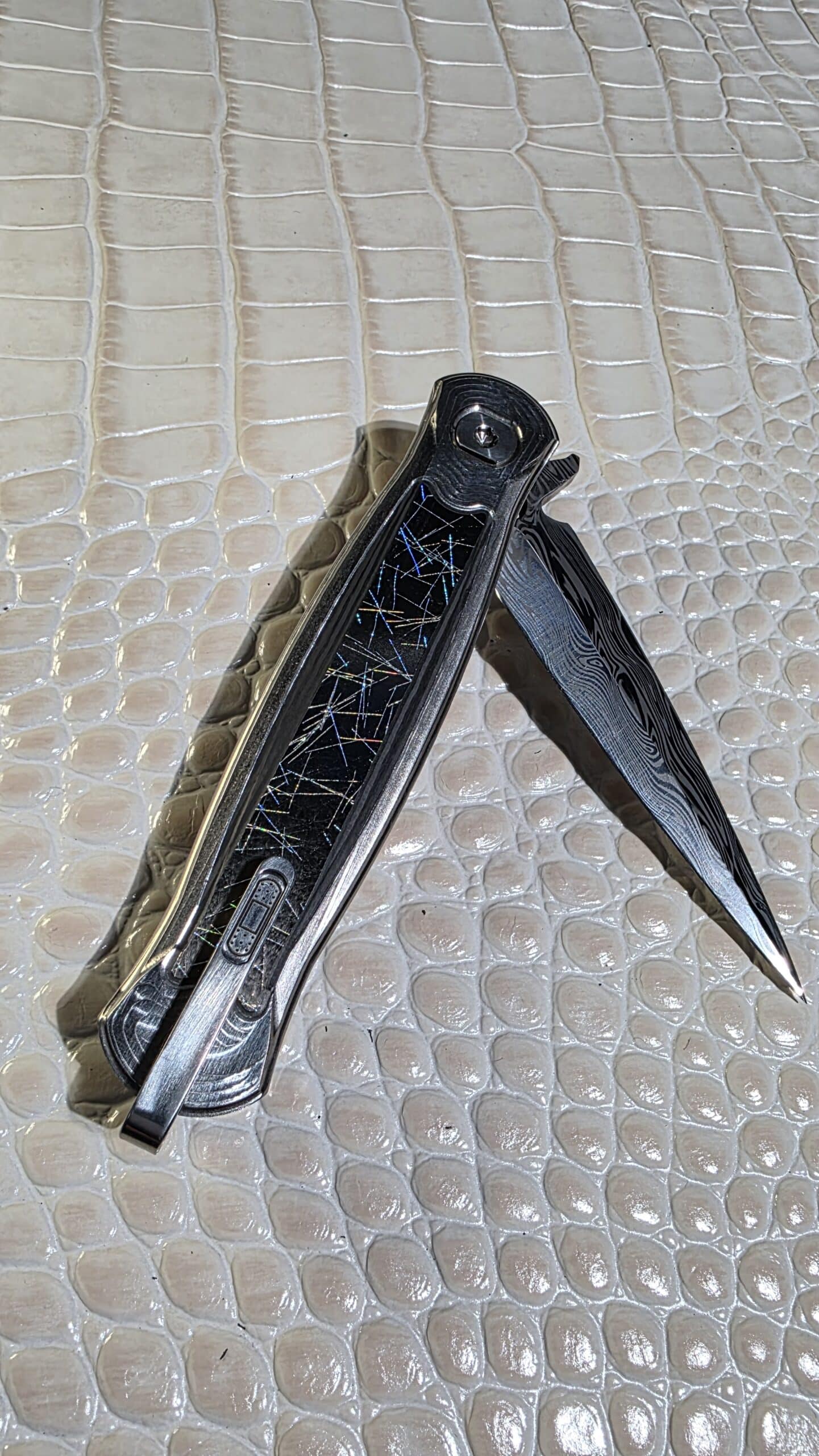 RMOR Knives Skunk Custom Folding Dagger with Loki Damascus and Phenolic Carbon Fiber Inlay - Image 5