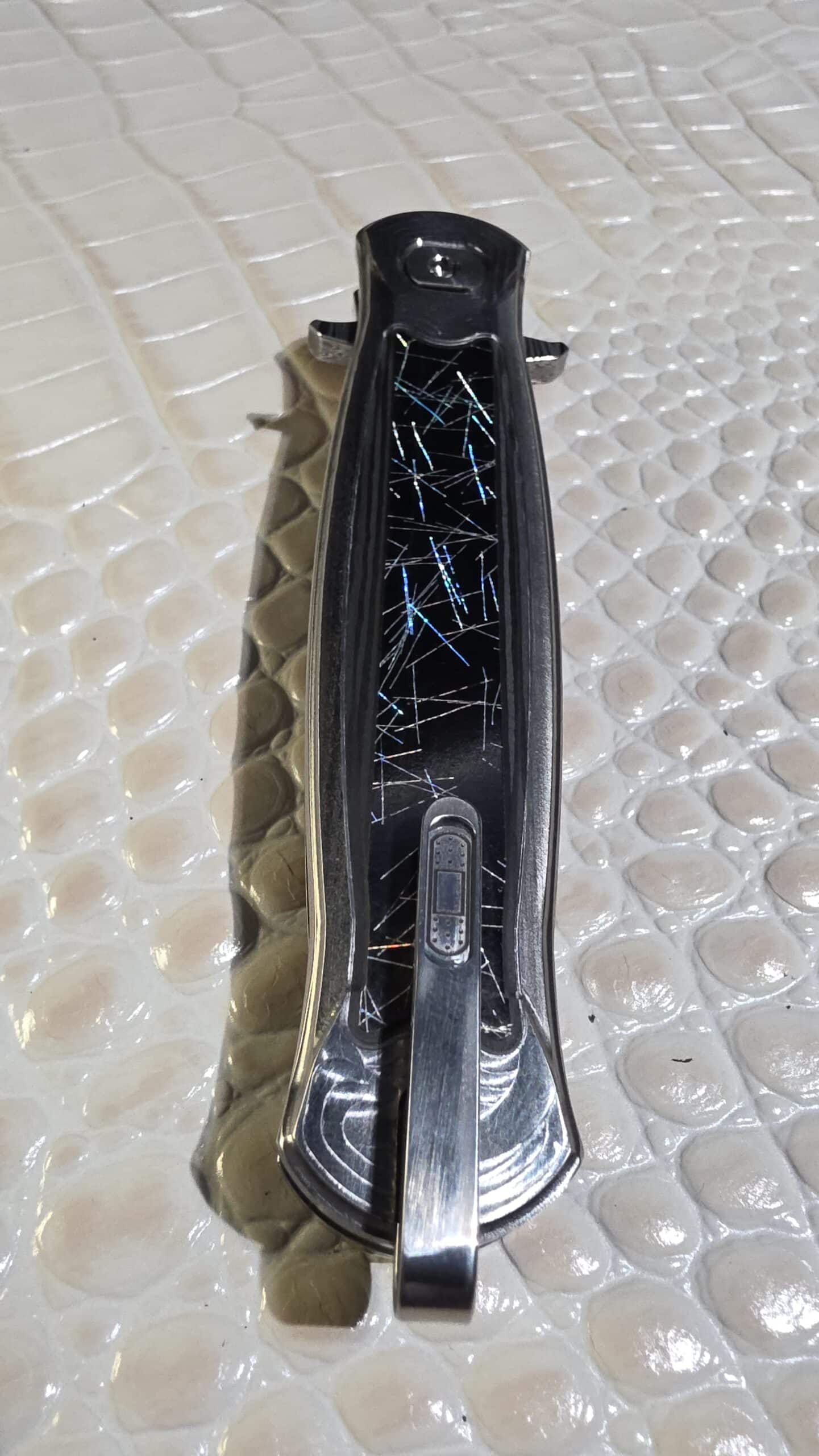 RMOR Knives Skunk Custom Folding Dagger with Loki Damascus and Phenolic Carbon Fiber Inlay - Image 12