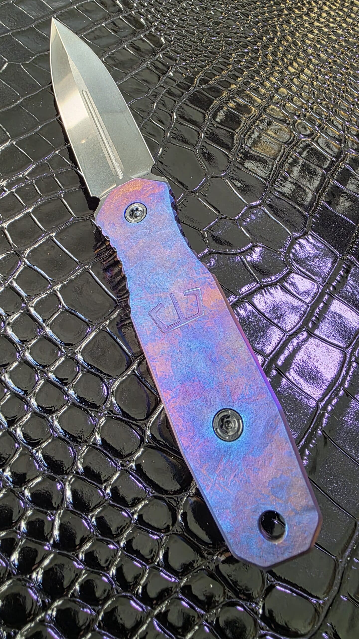 MokuTi handle scales on Blackside Customs Phase 7 SDM dagger