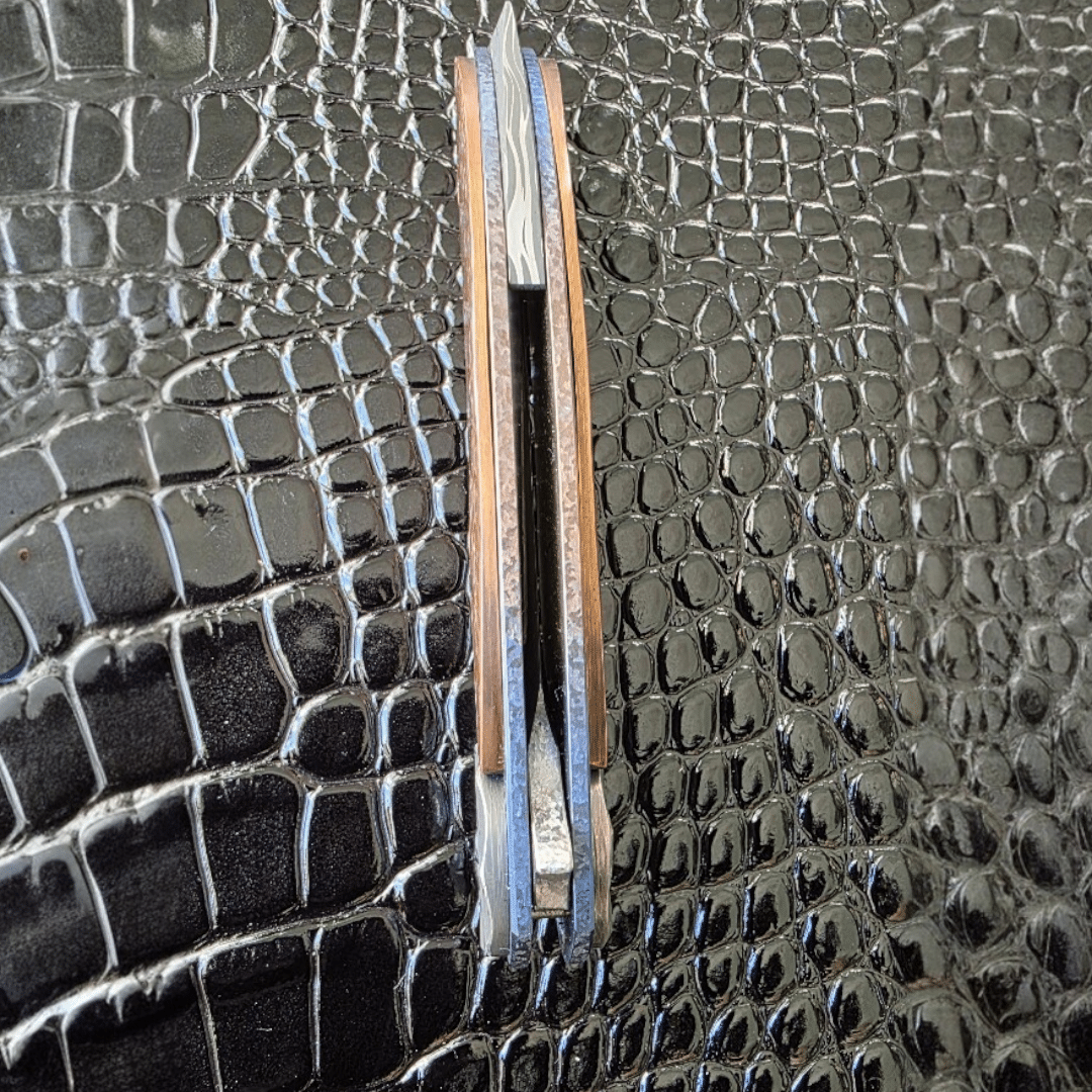 David Broadwell Custom Knife flipper showing the blade centering