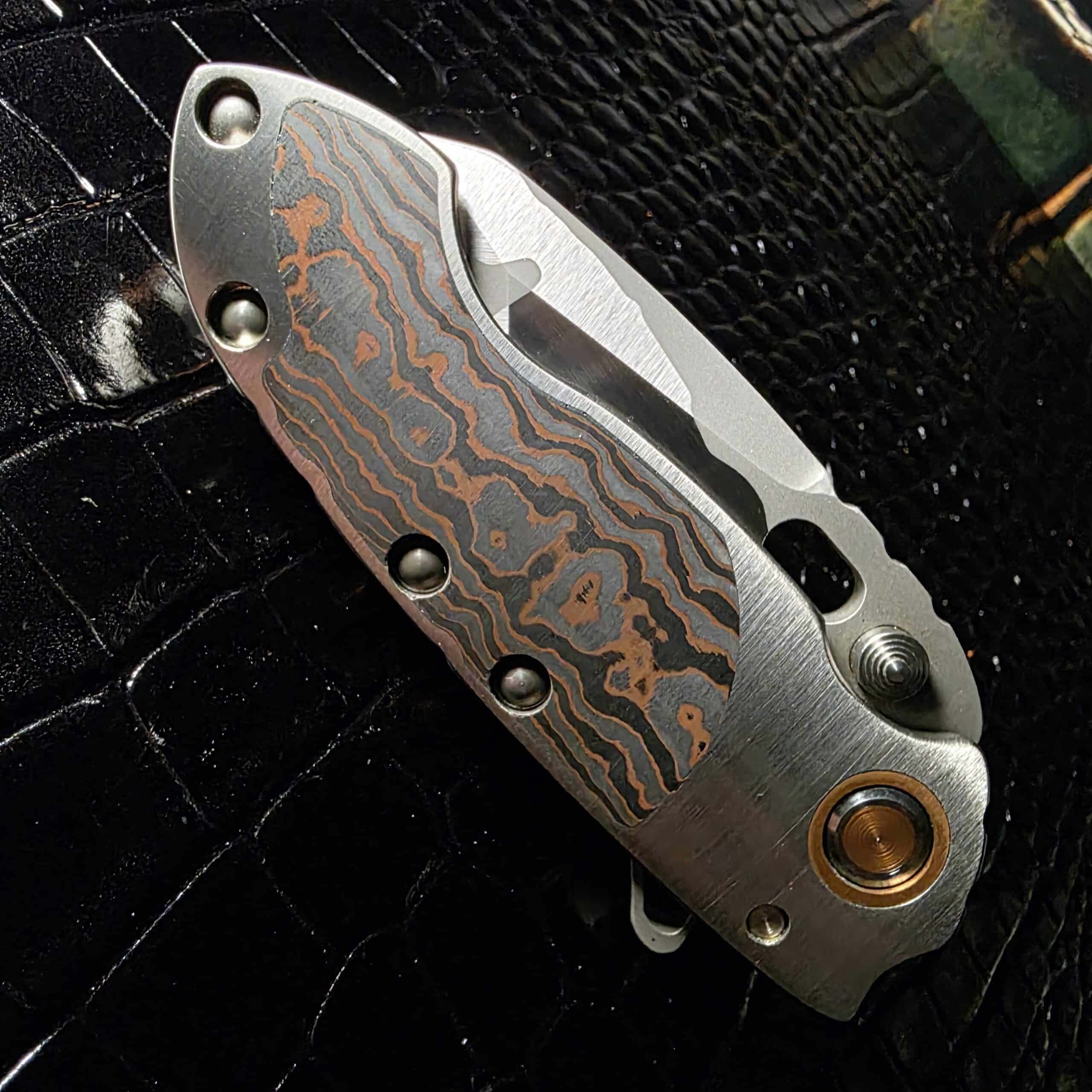 Direware Solo Custom closed profile showing camo carbon copper inlays and copper pivot collars