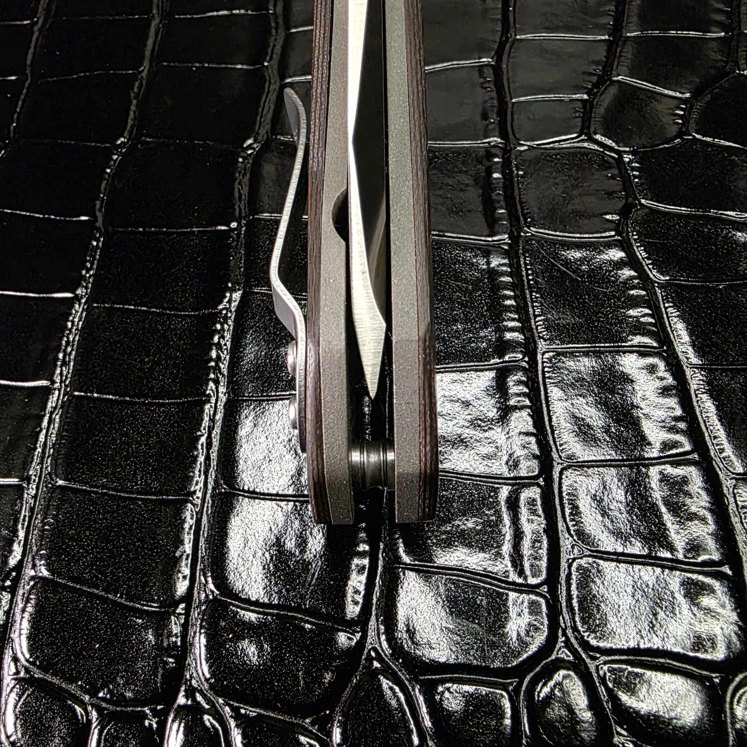 Front view of Greg Lightfoot Bullwhip showing perfect blade centering in the handle.