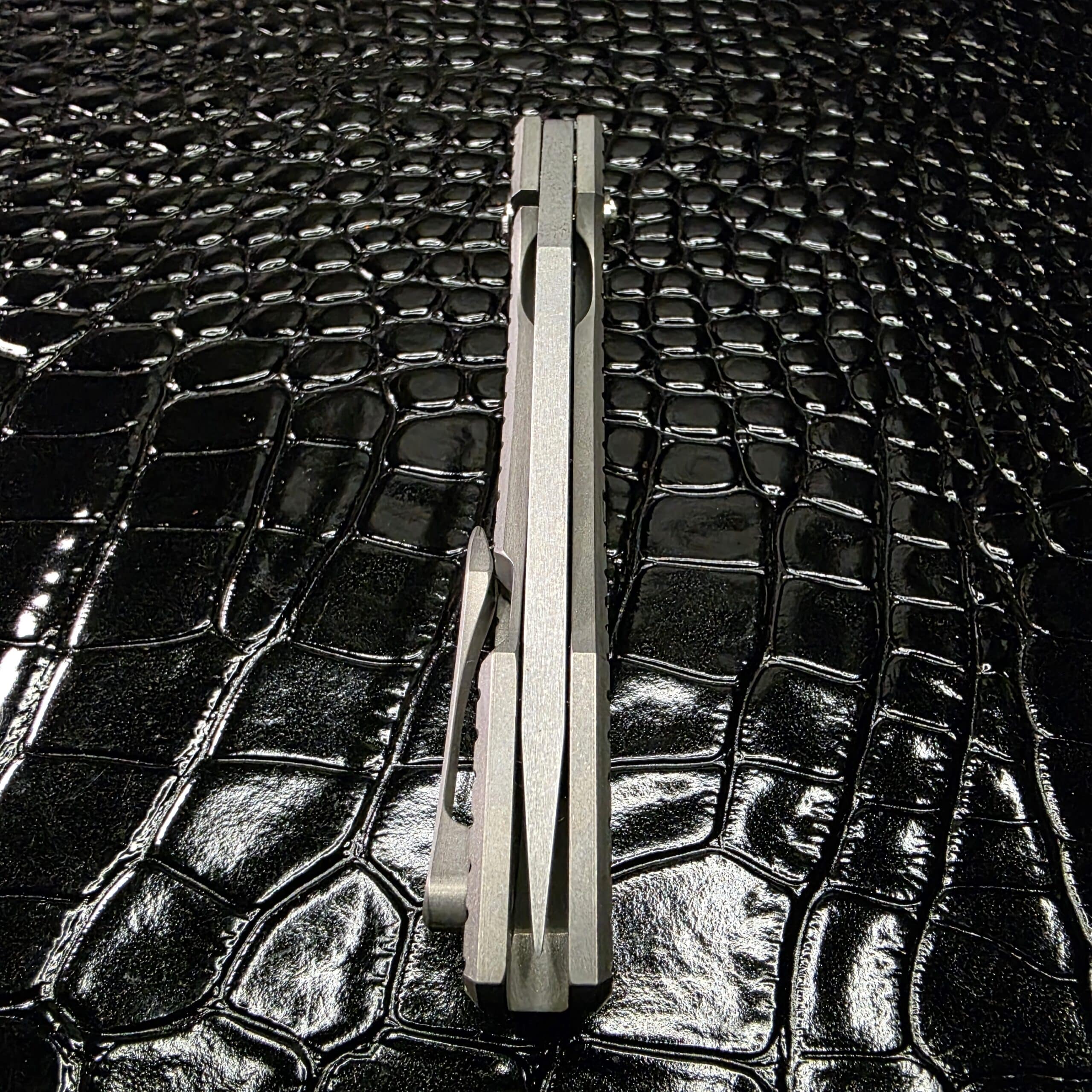 Blade centering photo of Simeon Custom Knives UnTo showing the CPM154 blade centered between the titanium handles