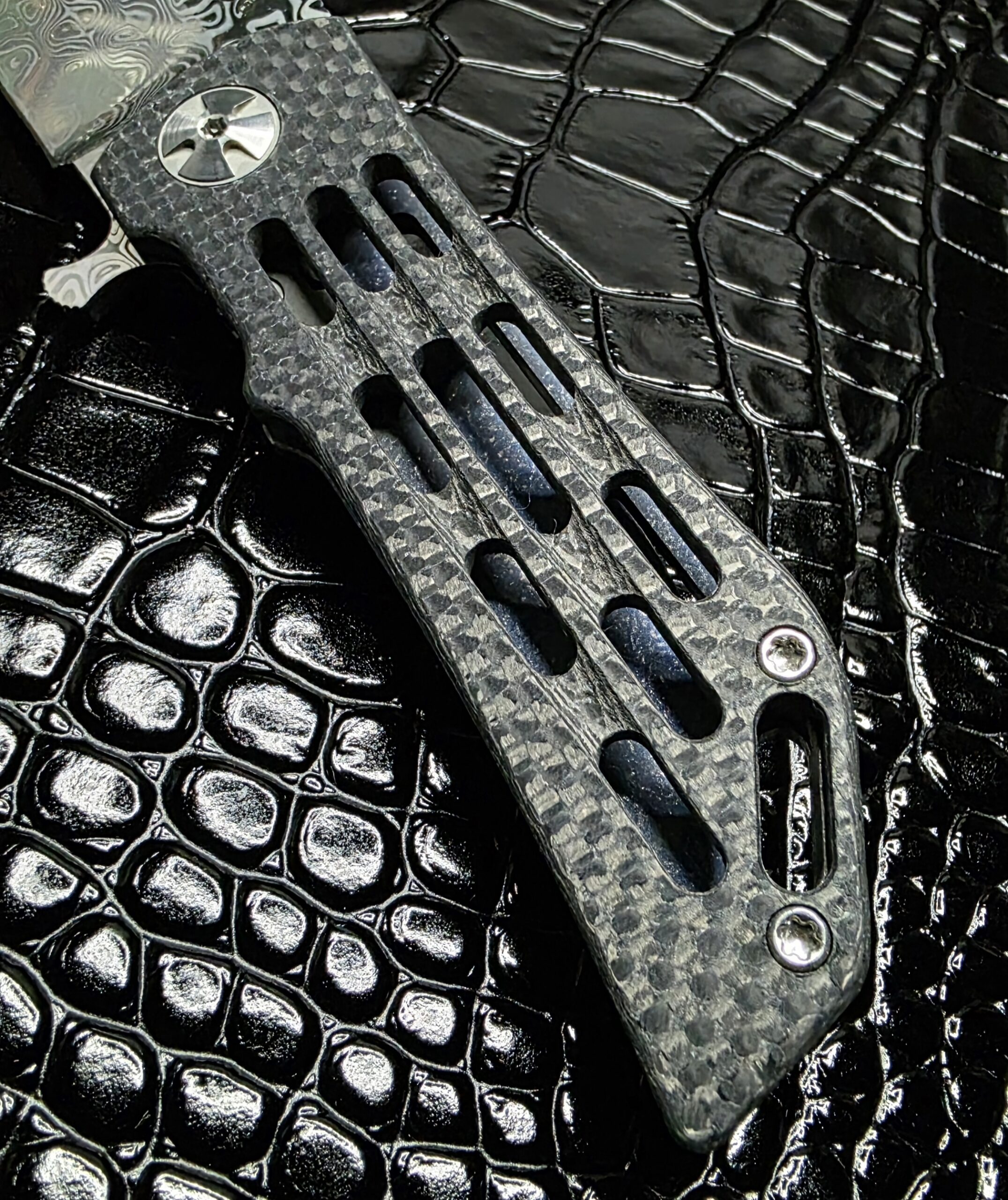 Ventilated carbon fiber show side close-up on Darrel Ralph Custom Dominator Ventilator 2
