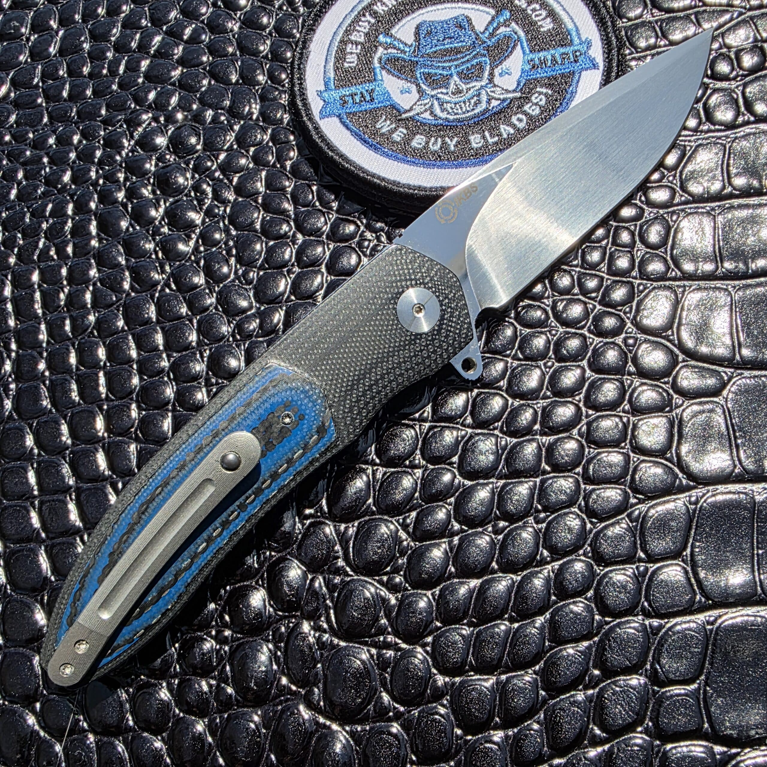 Side profile of the rounded handle scales on the Keith Kruger K4.