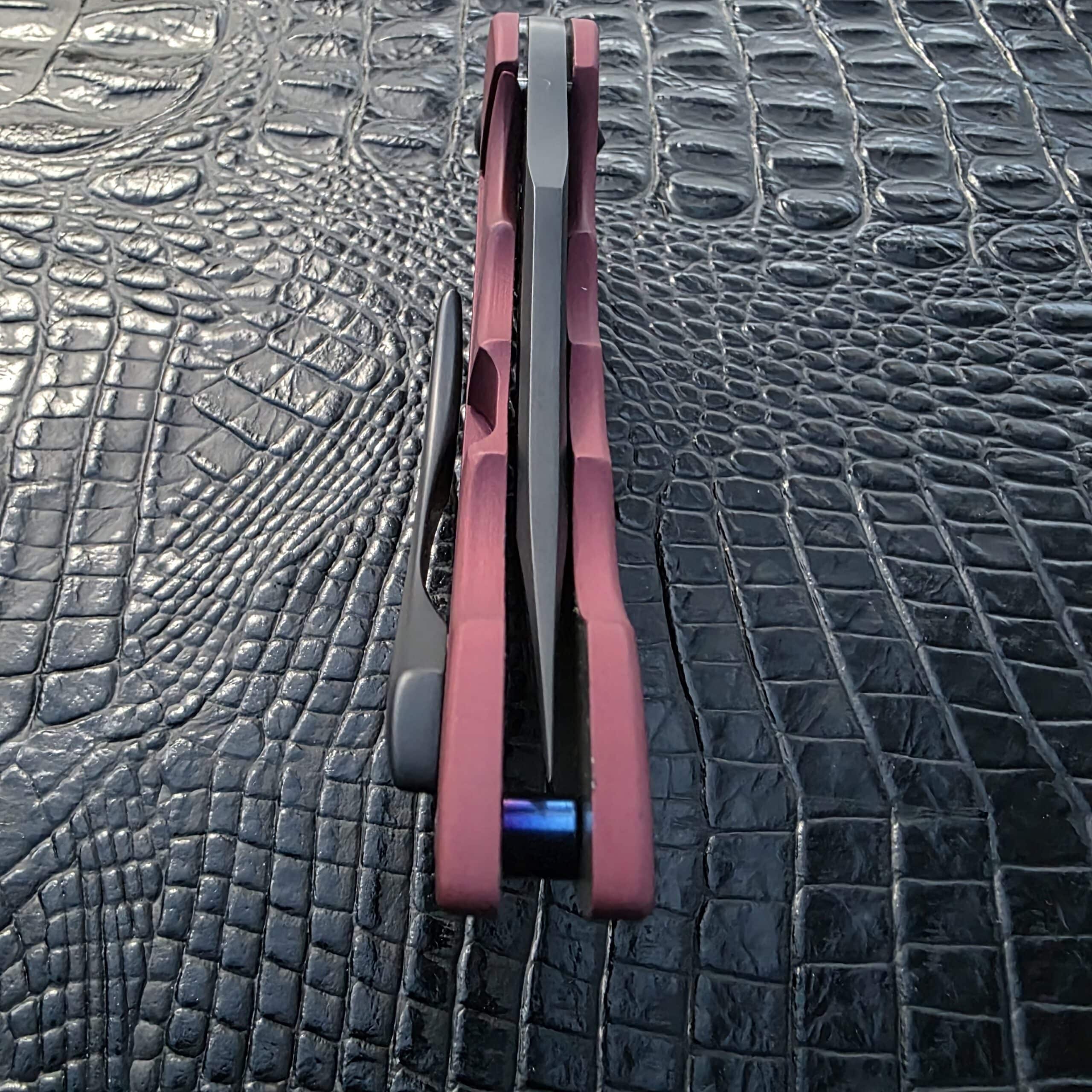 Blade centering photo of Jeff VanderMeulen Homicide Tanto in closed position
