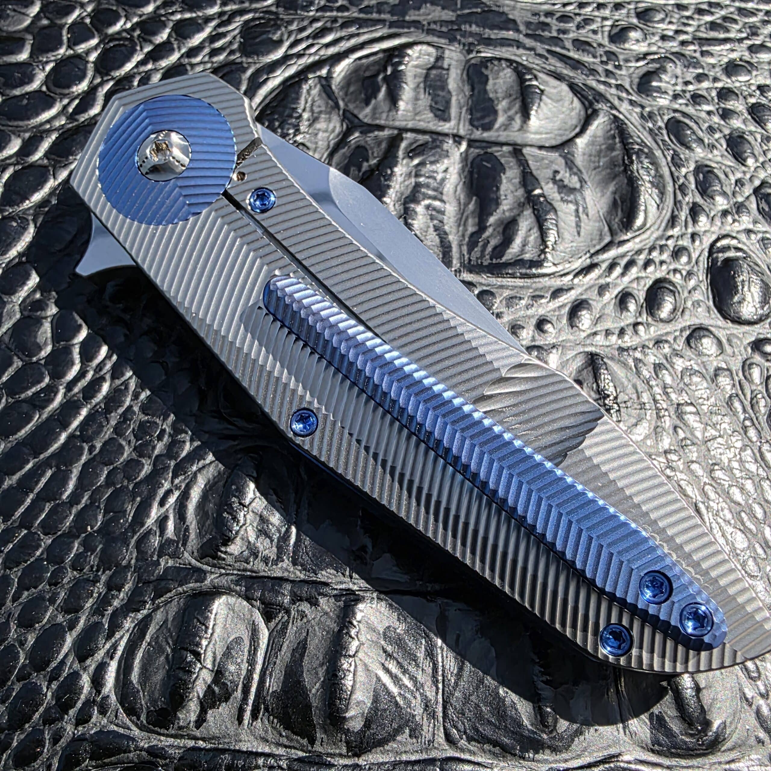 3D milled herringbone pattern on Skiff Made Blades Culprit titanium handle