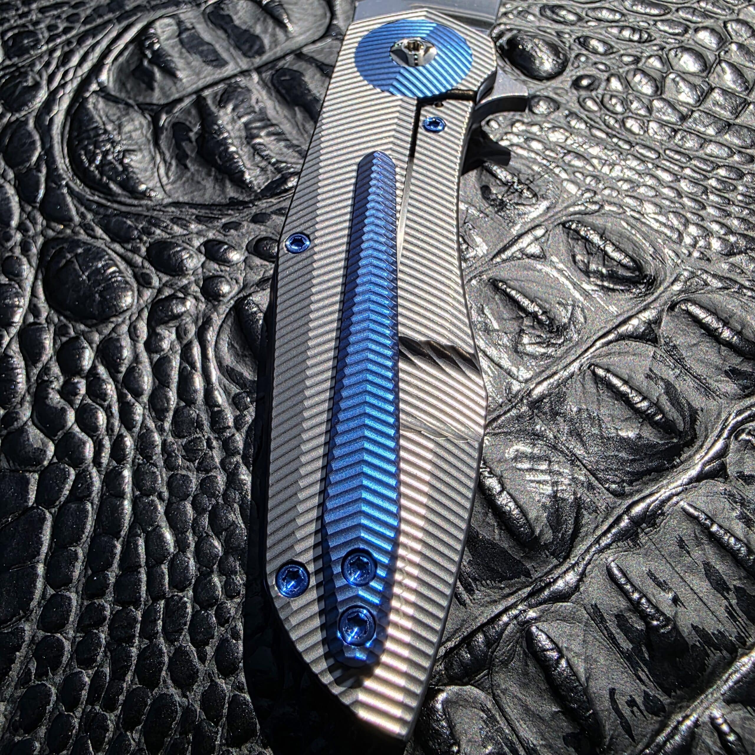 Blue anodized titanium tip-up clip on Skiff Made Blades Culprit