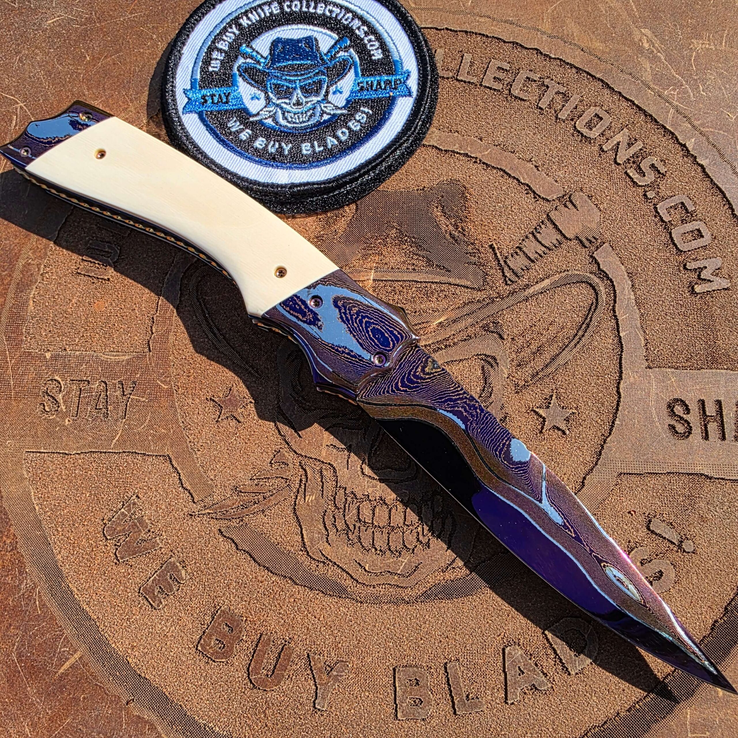 Open back side view of Rainy Vallotton Tempest with Tsunami-Mai blade