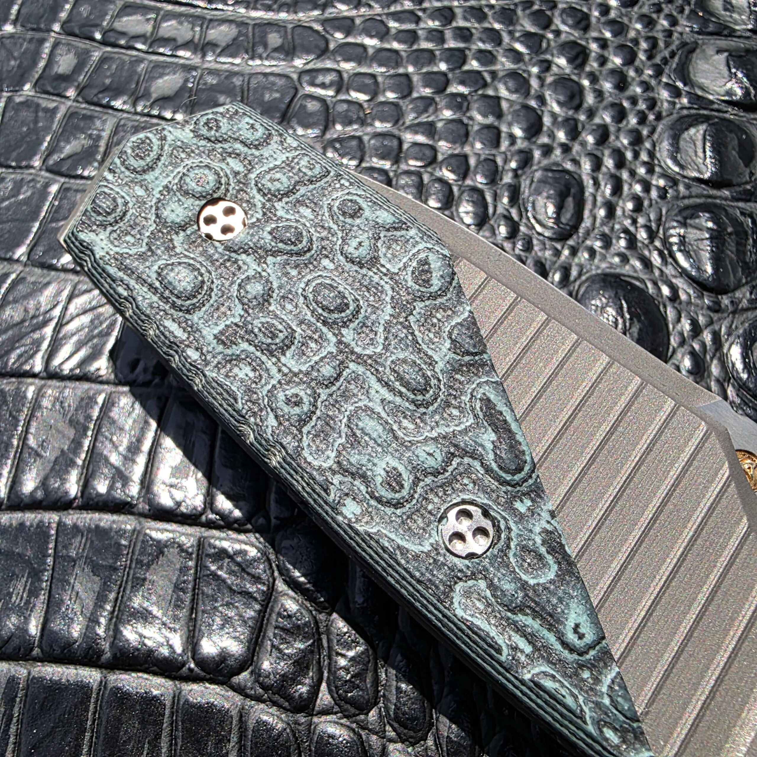 Textured green grey G10 handle on Allen Elishewitz Custom Tank