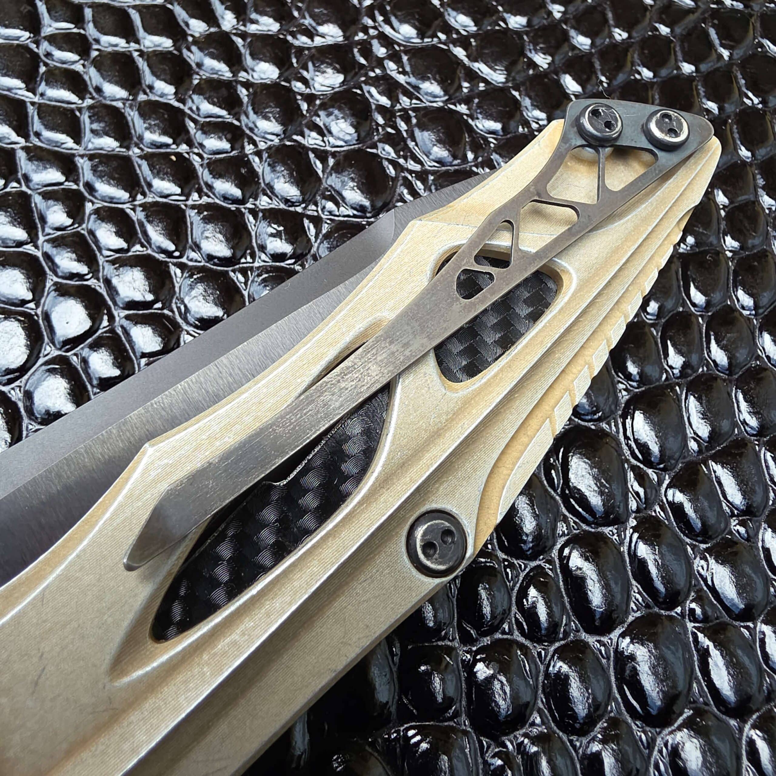 Dew Hara NOAH-ZEN Serial 015 pocket clip detail