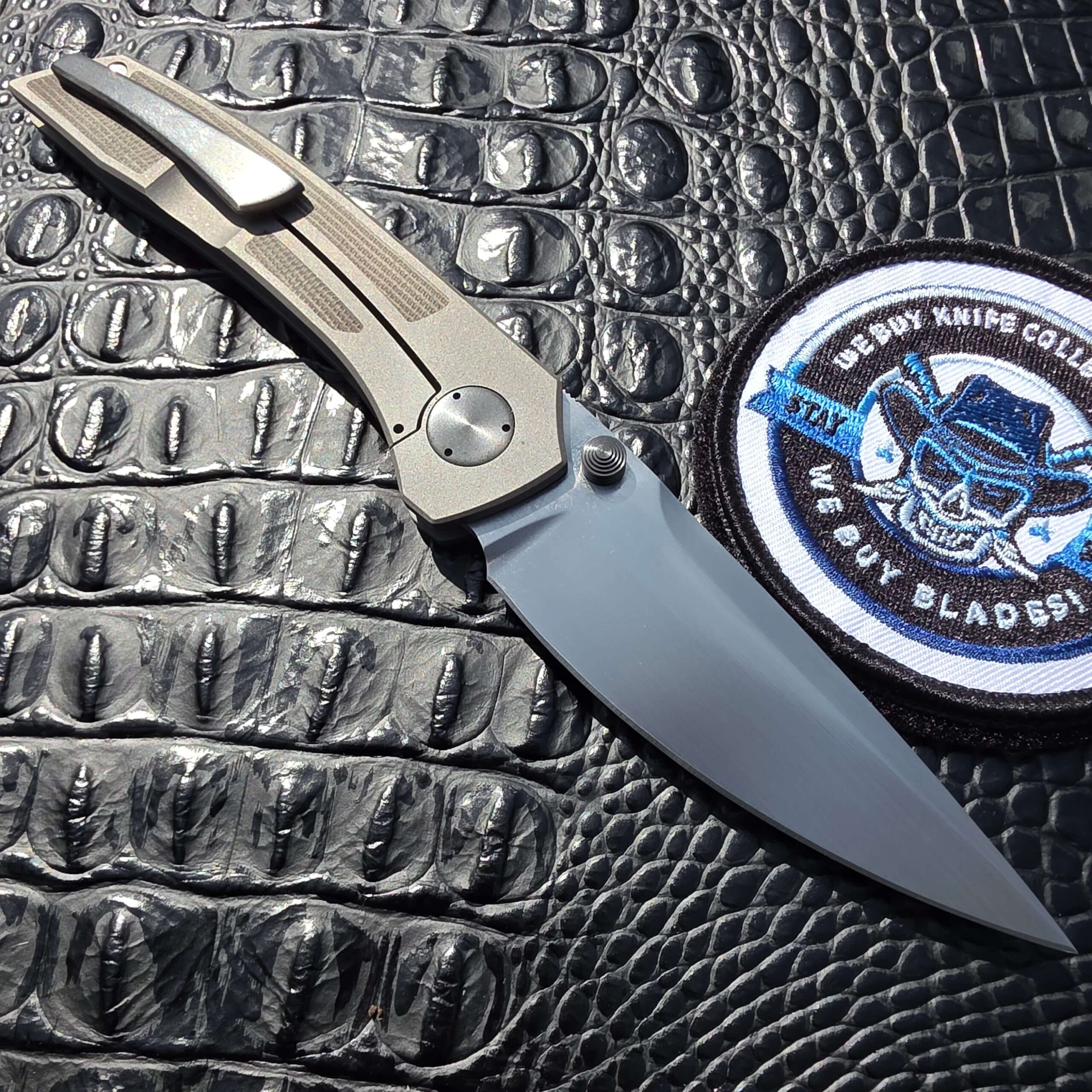 ViKnives Customs by Victor Barajas ProVik1 open clip-side view