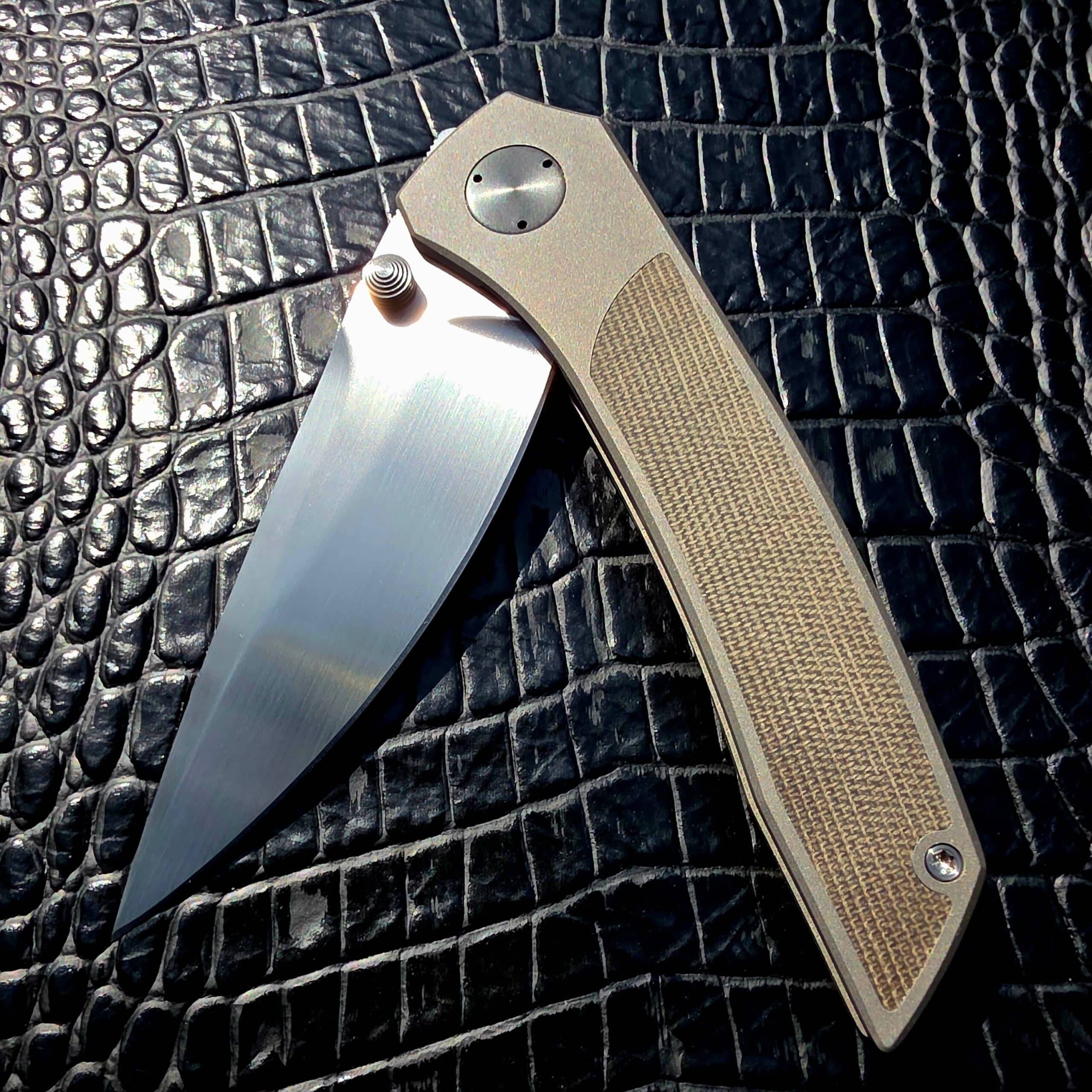ViKnives Customs by Victor Barajas ProVik1 pivot detail