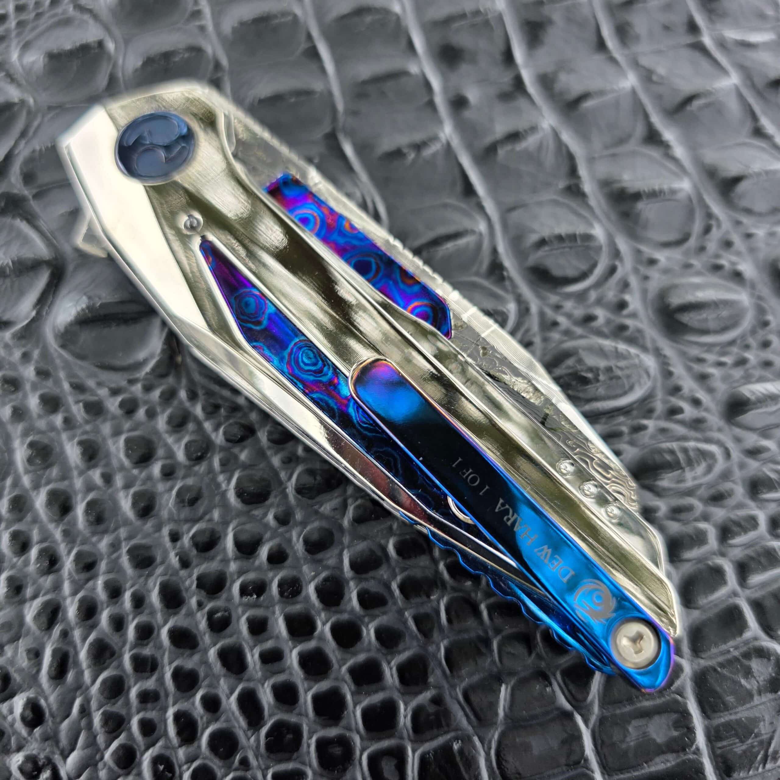 Dew Hara CHRONOS Dark Lightning closed clip-side view