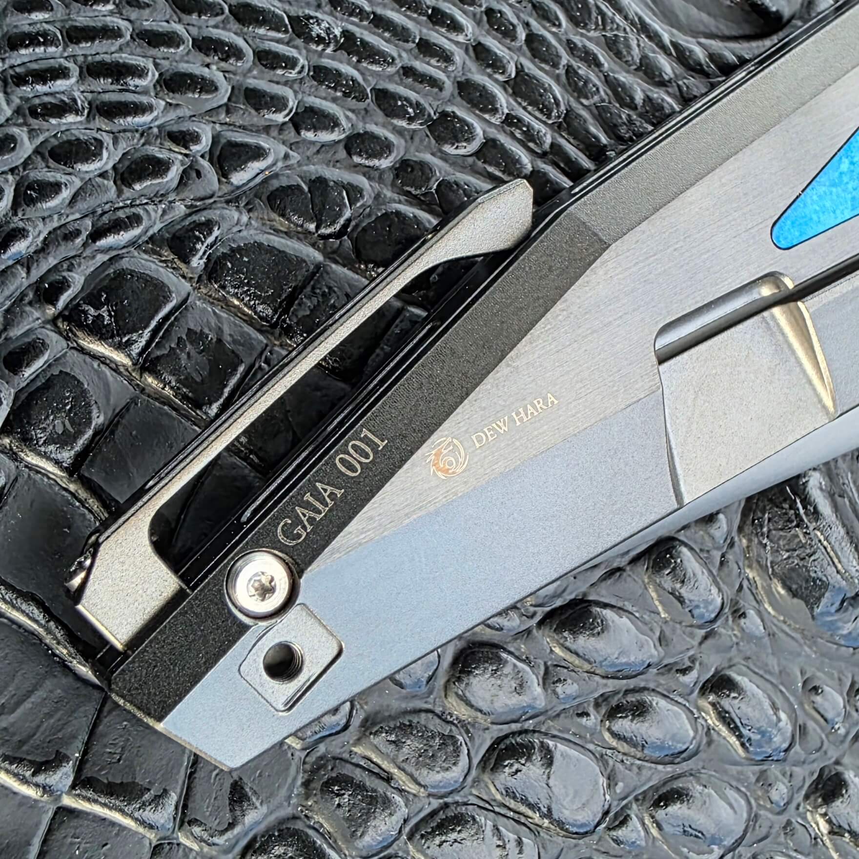 Dew Hara GAIA Serial 001 – First Production M390 Two-Tone DLC Custom Knife - Image 7