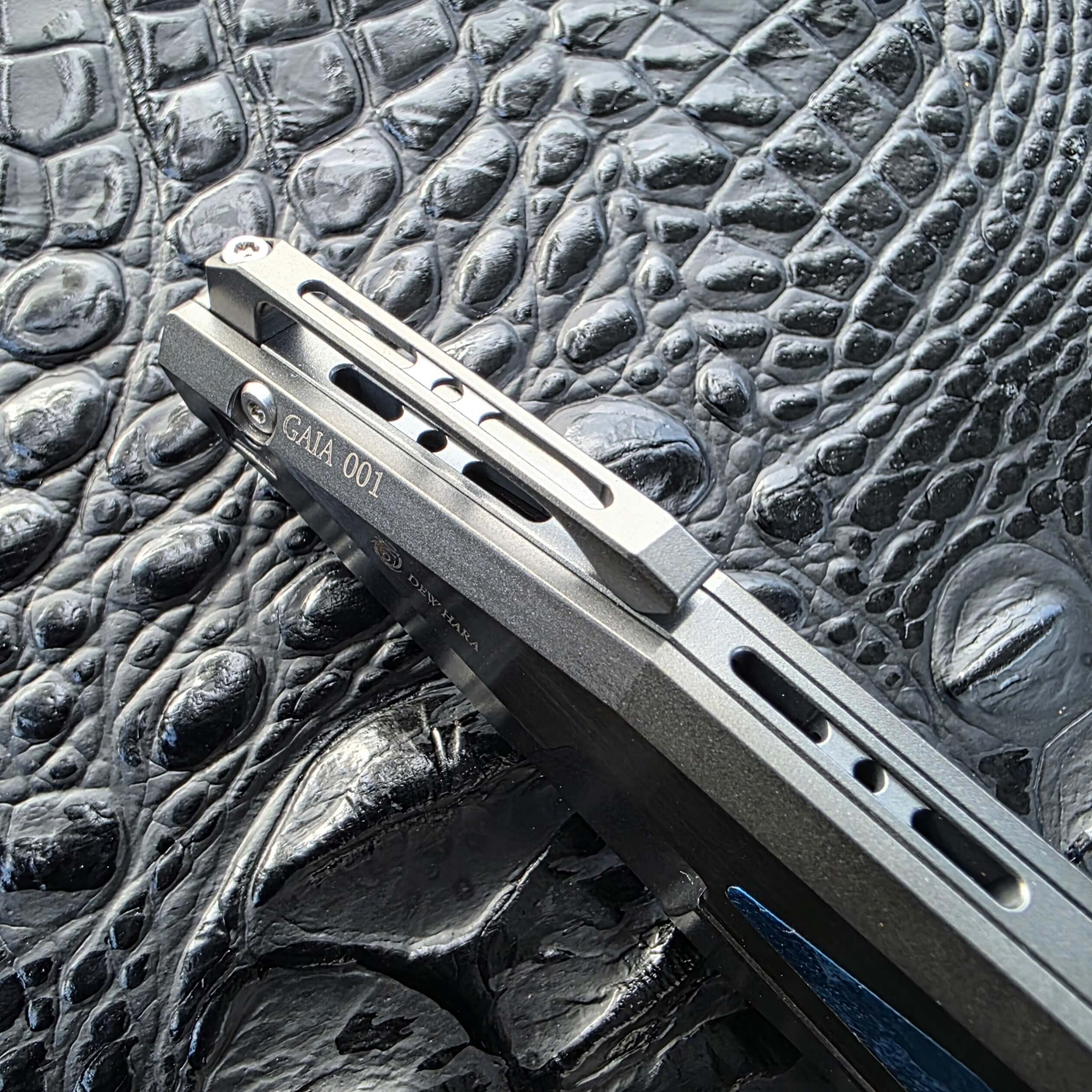 Dew Hara GAIA Serial 001 titanium DLC pocket clip detail