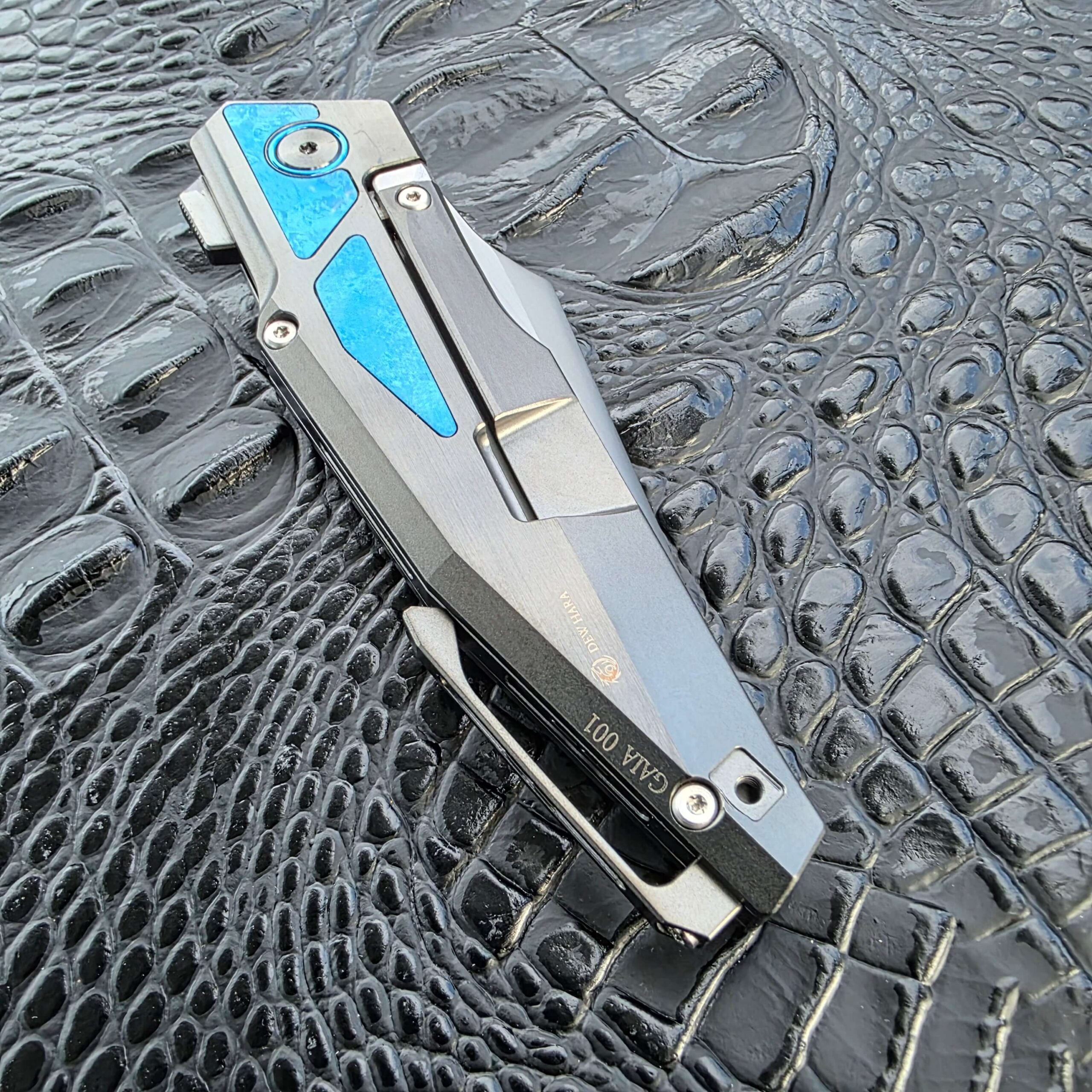 Dew Hara GAIA Serial 001 two-position pocket clip system
