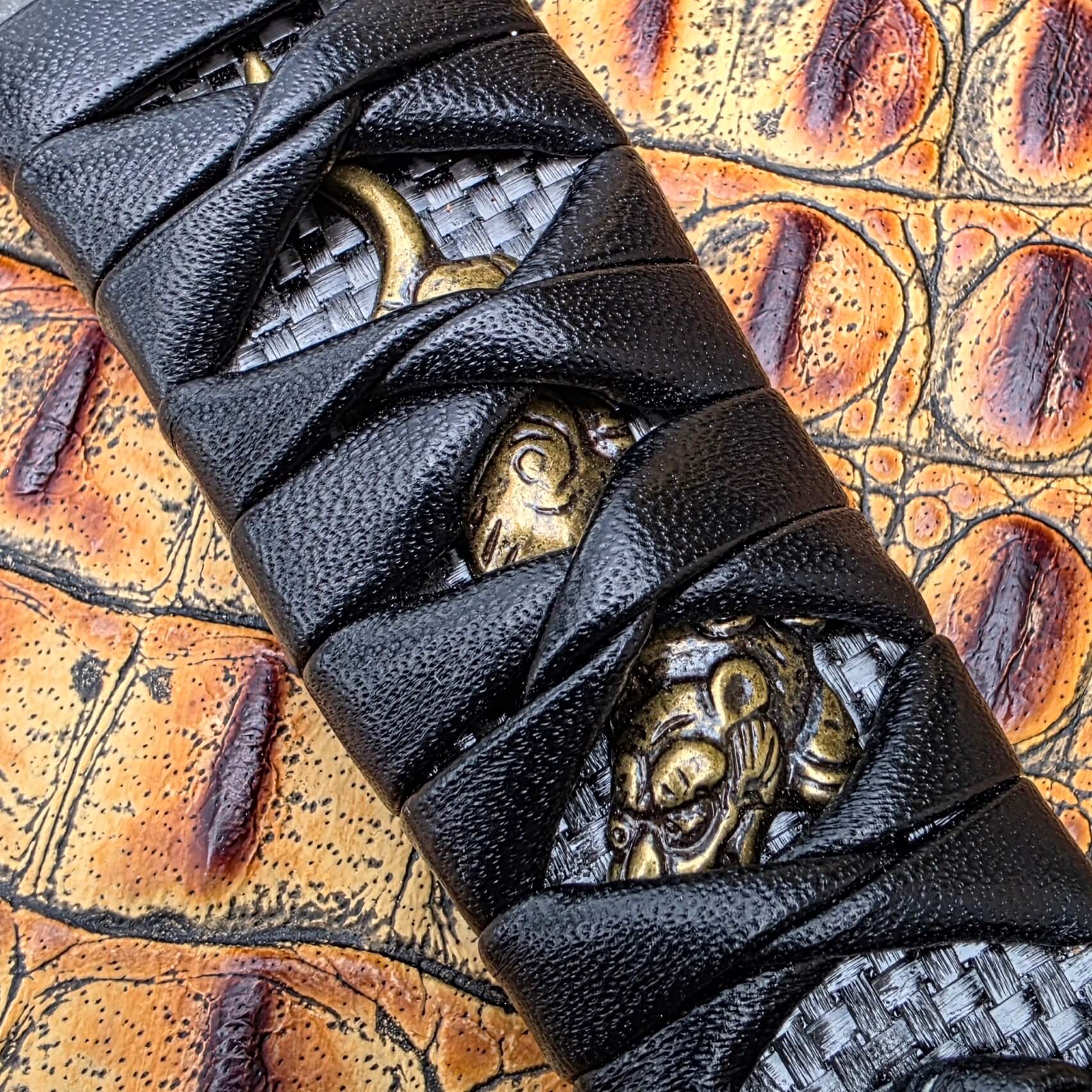 Dew Hara HOMURA tiger Menuki inlay detail