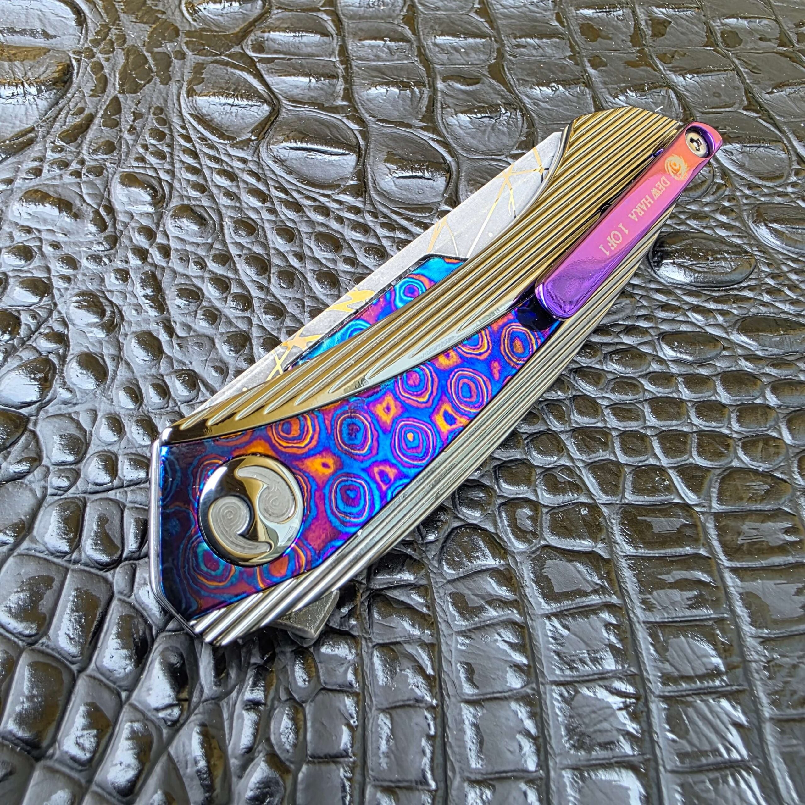 Dew Hara METEOR Dark Lightning closed clip-side view