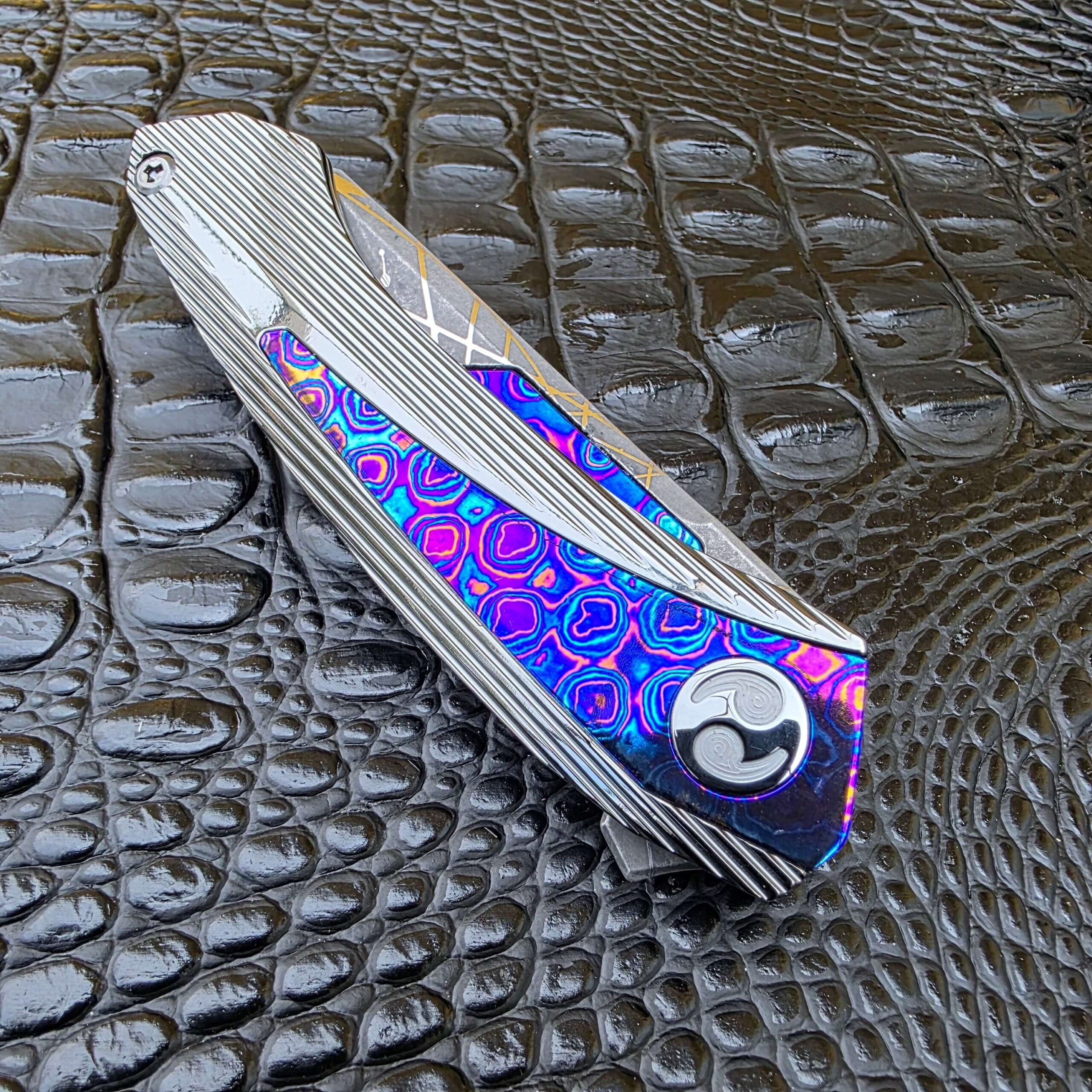 Dew Hara METEOR Dark Lightning closed show-side view