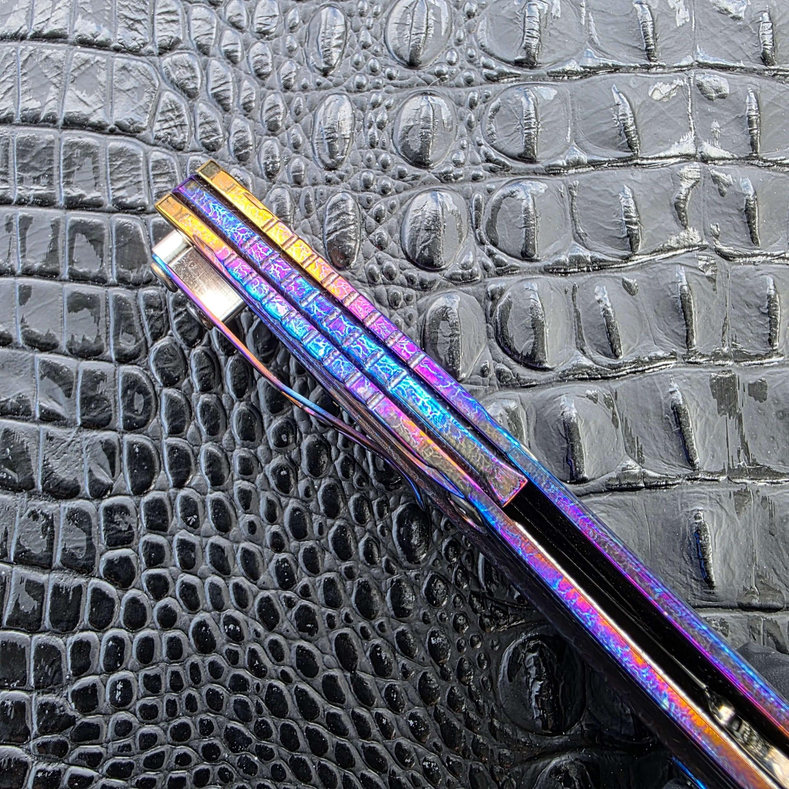 Dew Hara NOAH spine and 420 stainless liner detail