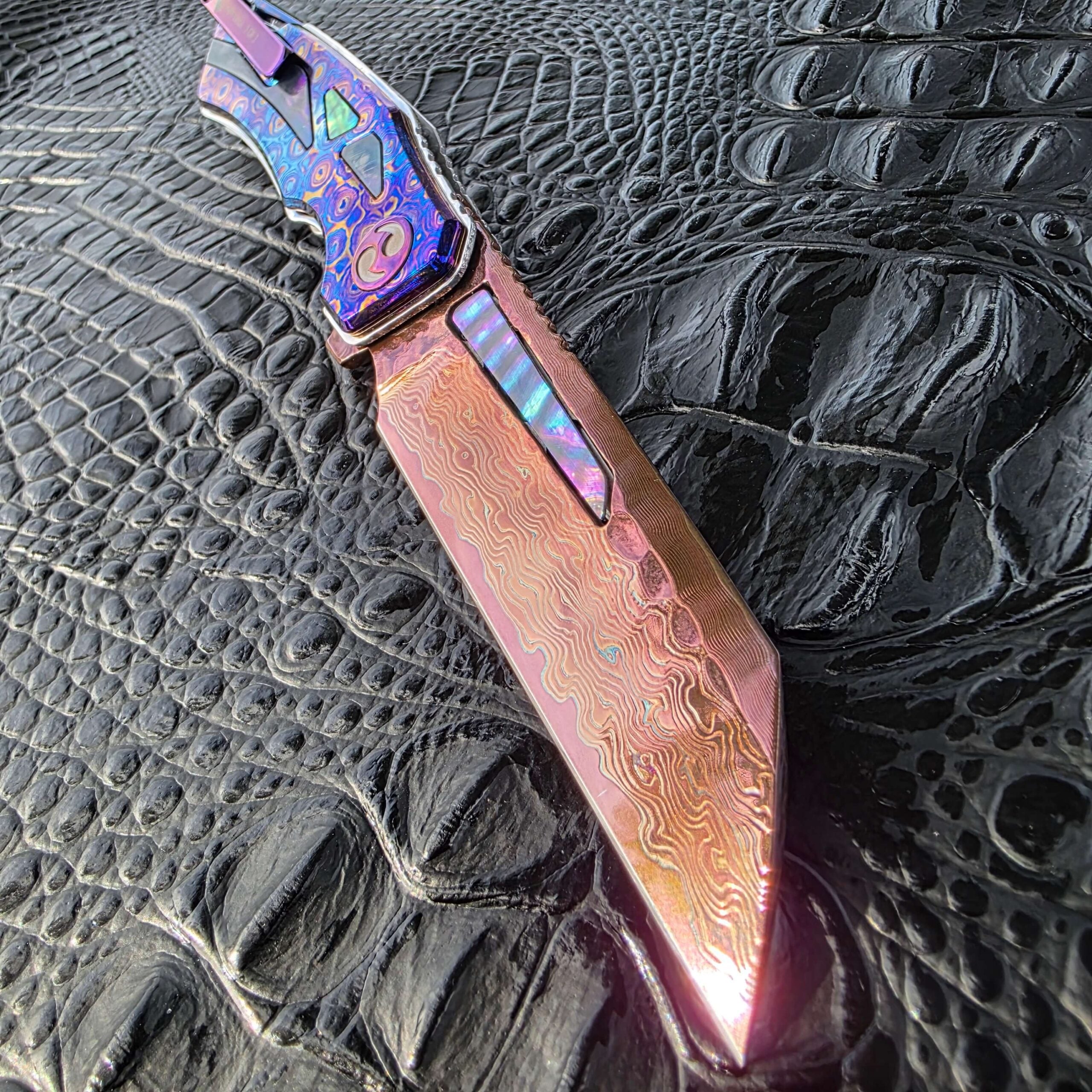 Dew Hara RAY 31 layer VG-10 Damascus blade close-up