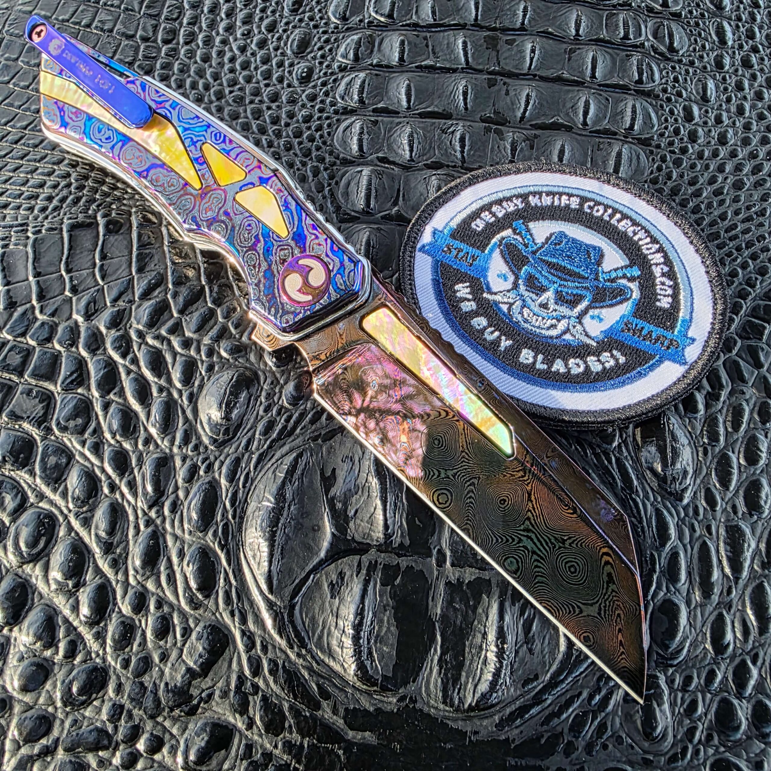 Dew Hara RAY Pyramid Damascus open clip-side view
