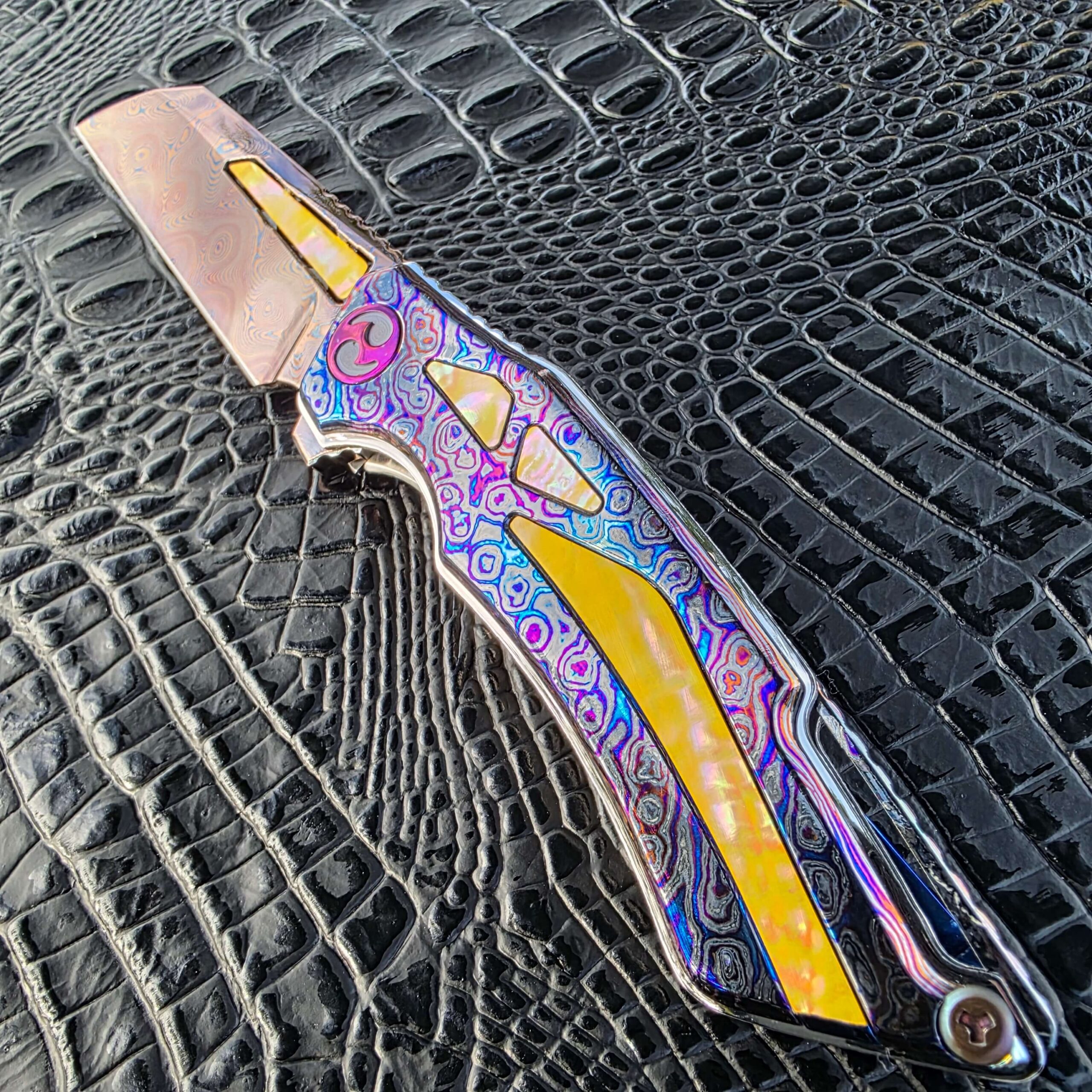 Dew Hara RAY Pyramid Damascus open show-side view