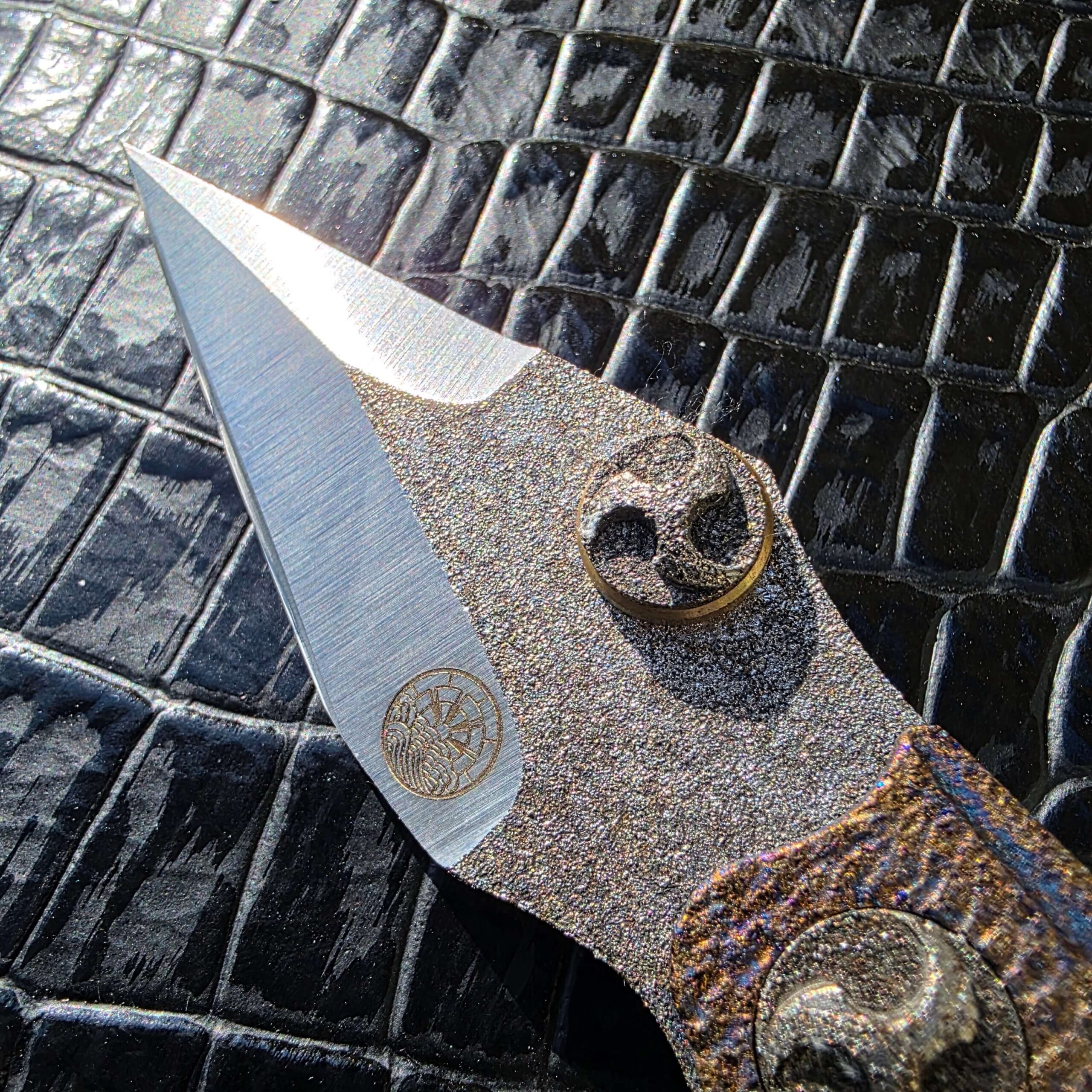 Glenn Waters maker mark on M390 Viper 2 blade
