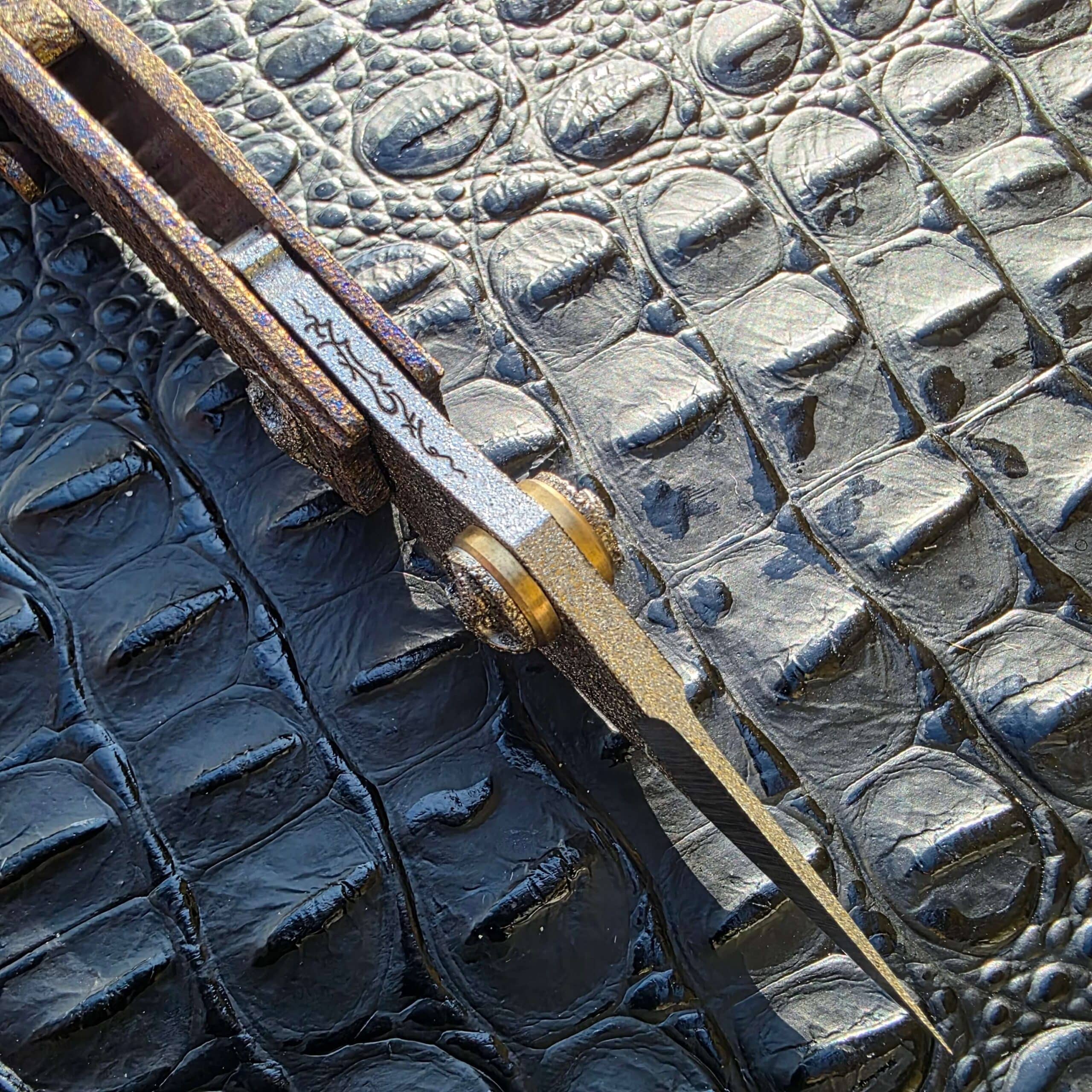Rear yin-yang accent on Glenn Waters Viper 2 handle