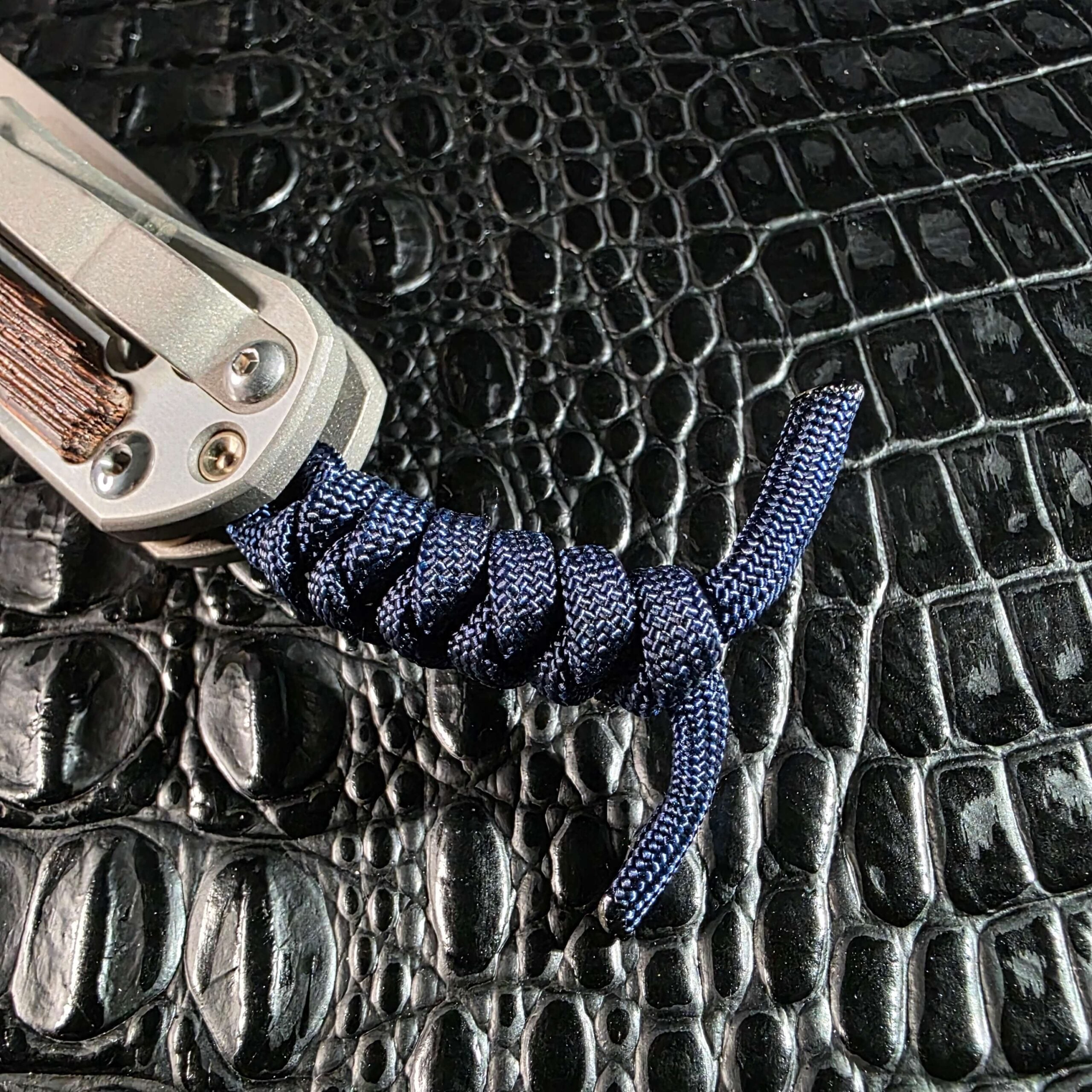 Midnight blue lanyard tied with a Reeve knot on the Large Sebenza 2011 Edition