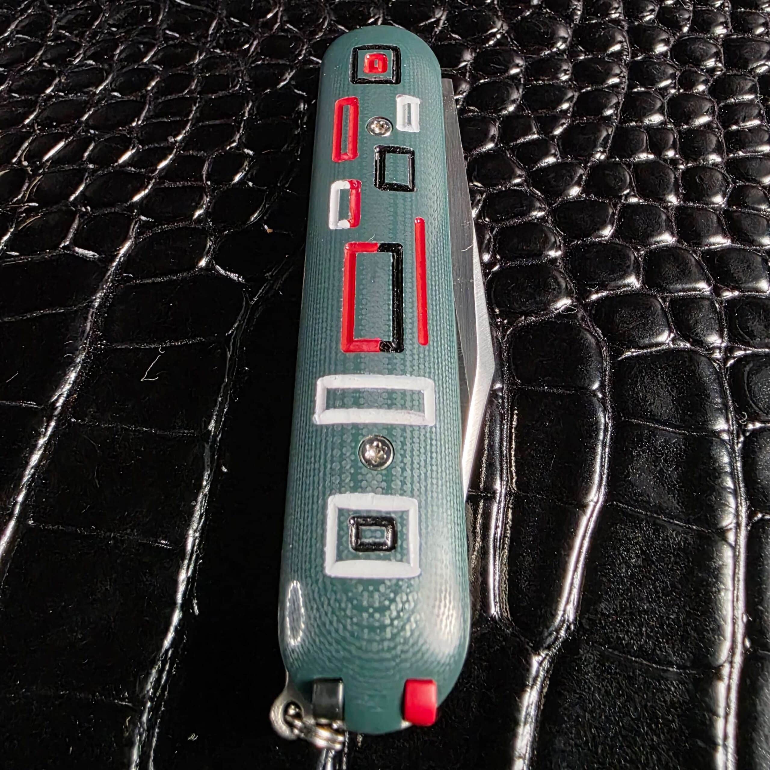 Chuck Gedraitis Switch Army Switchblade closed showing reverse green G-10 scale and milled rectangle pattern