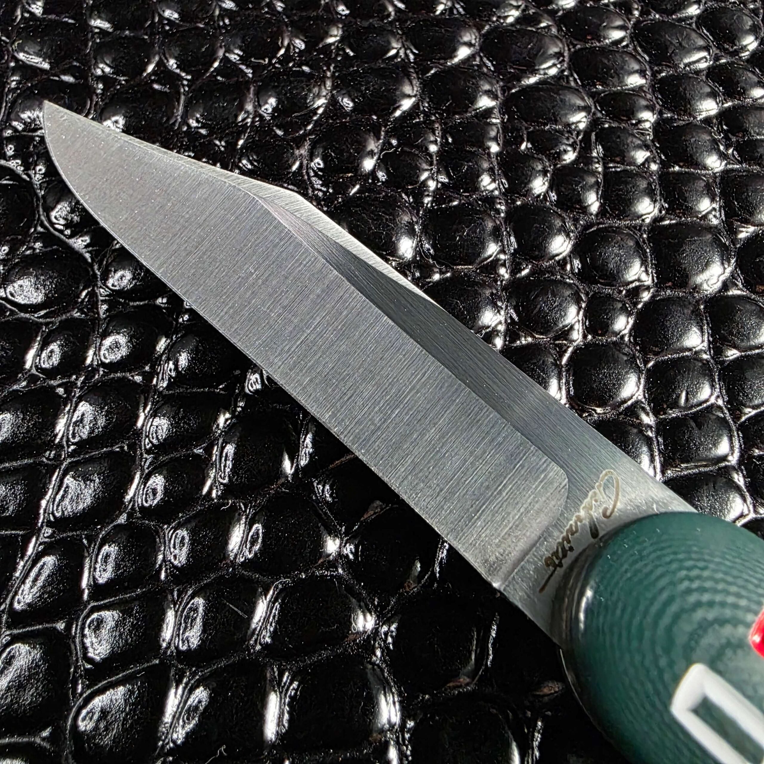 Gedraitis script etch on the satin Nitro-V blade of the Switch Army Switchblade
