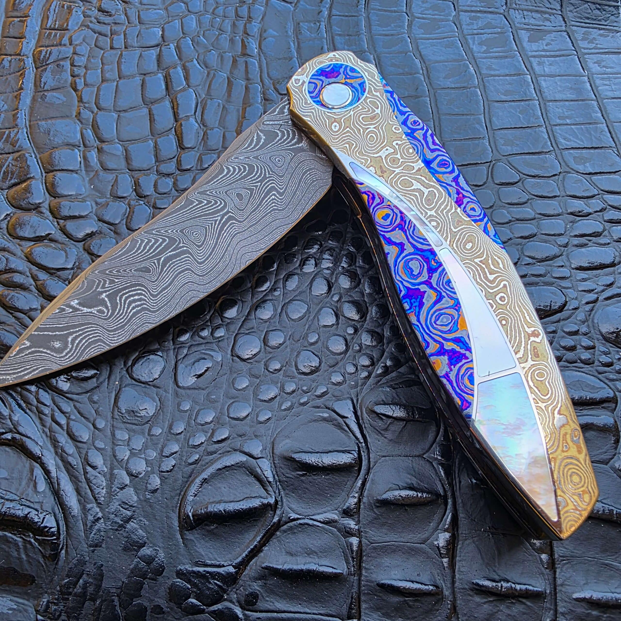 FengLi Jiao Yue Top Configuration half open showing blade travel