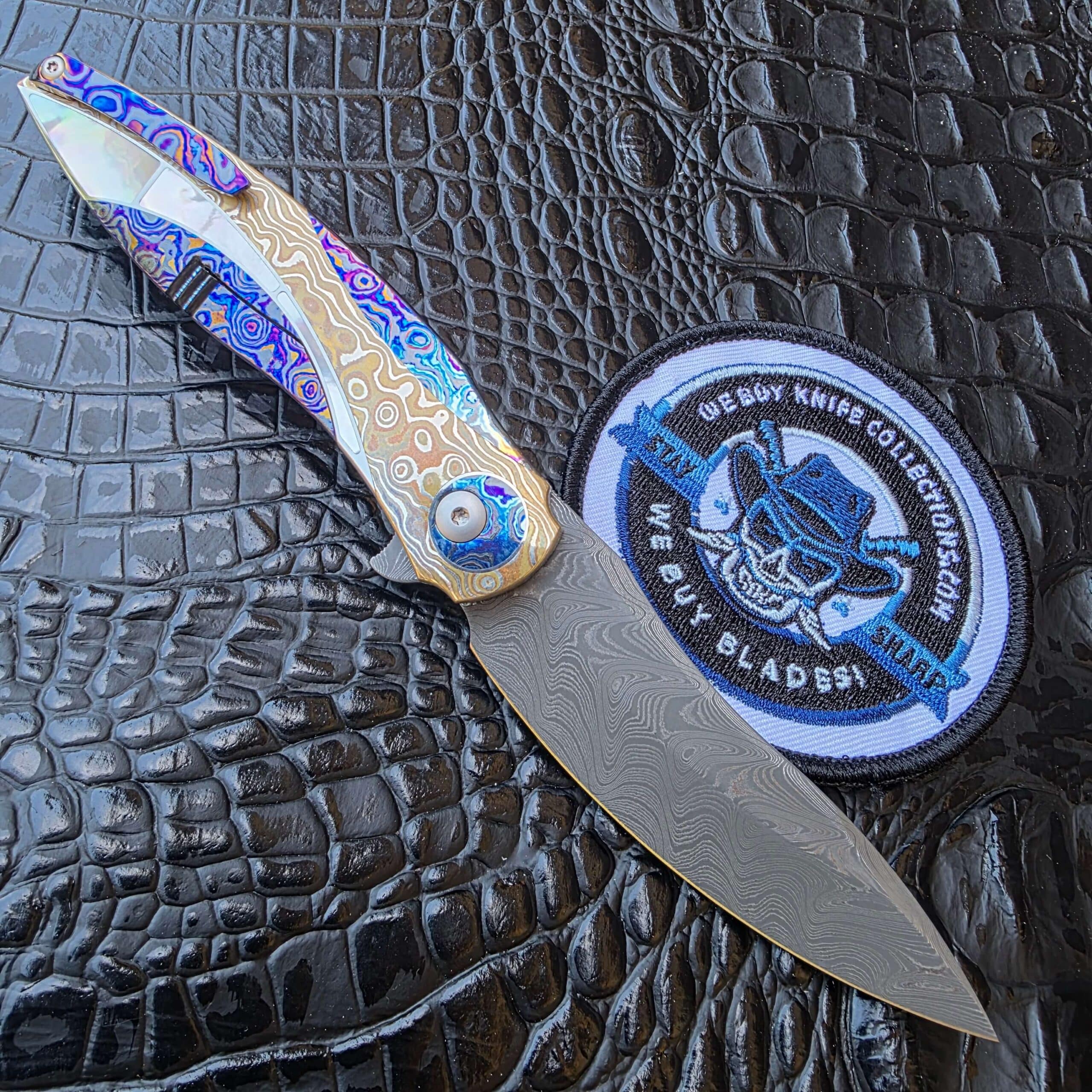 FengLi Jiao Yue Top Configuration open clip side beside the We Buy Knife Collections patch