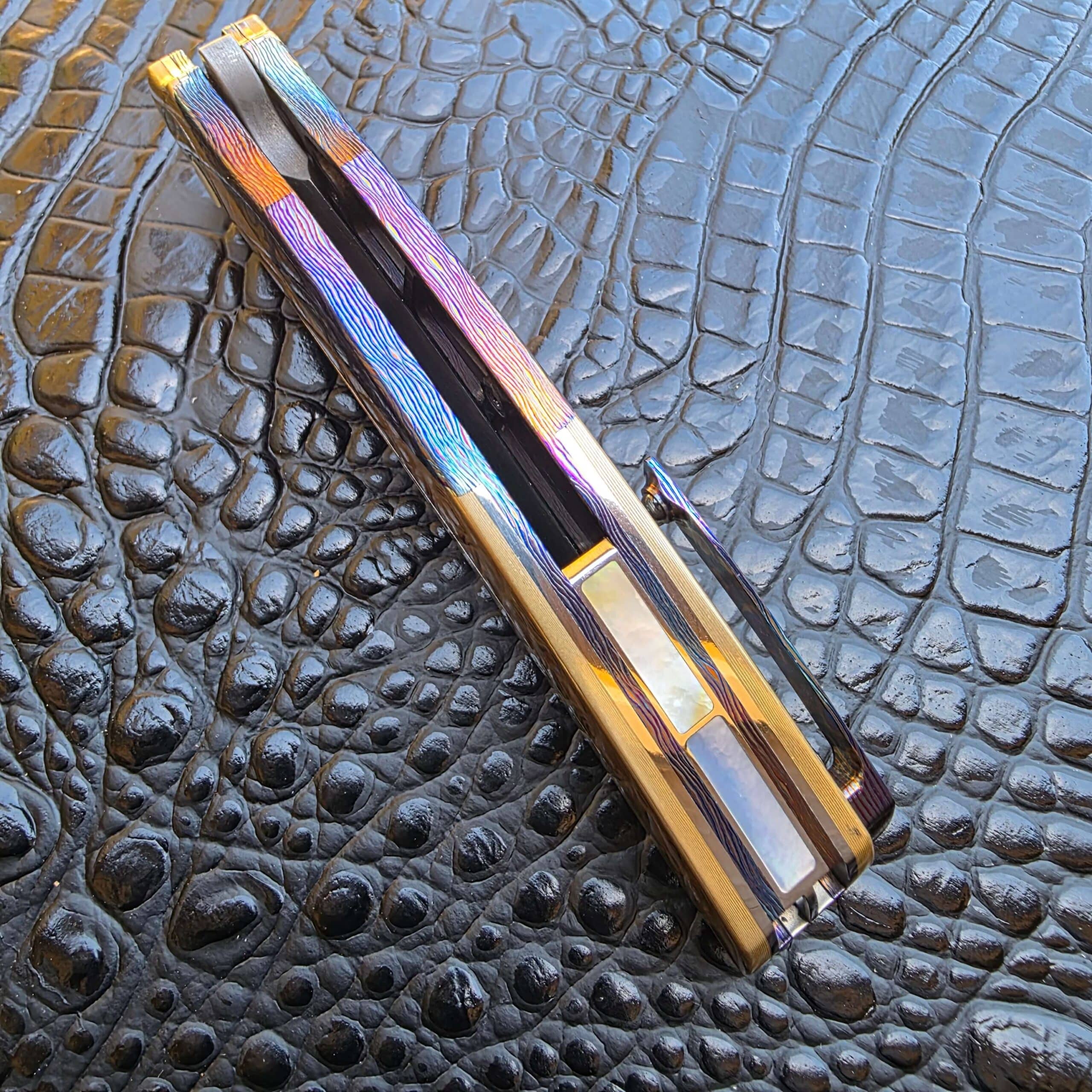 Spine view of the FengLi Jiao Yue showing frame construction and Damascus blade