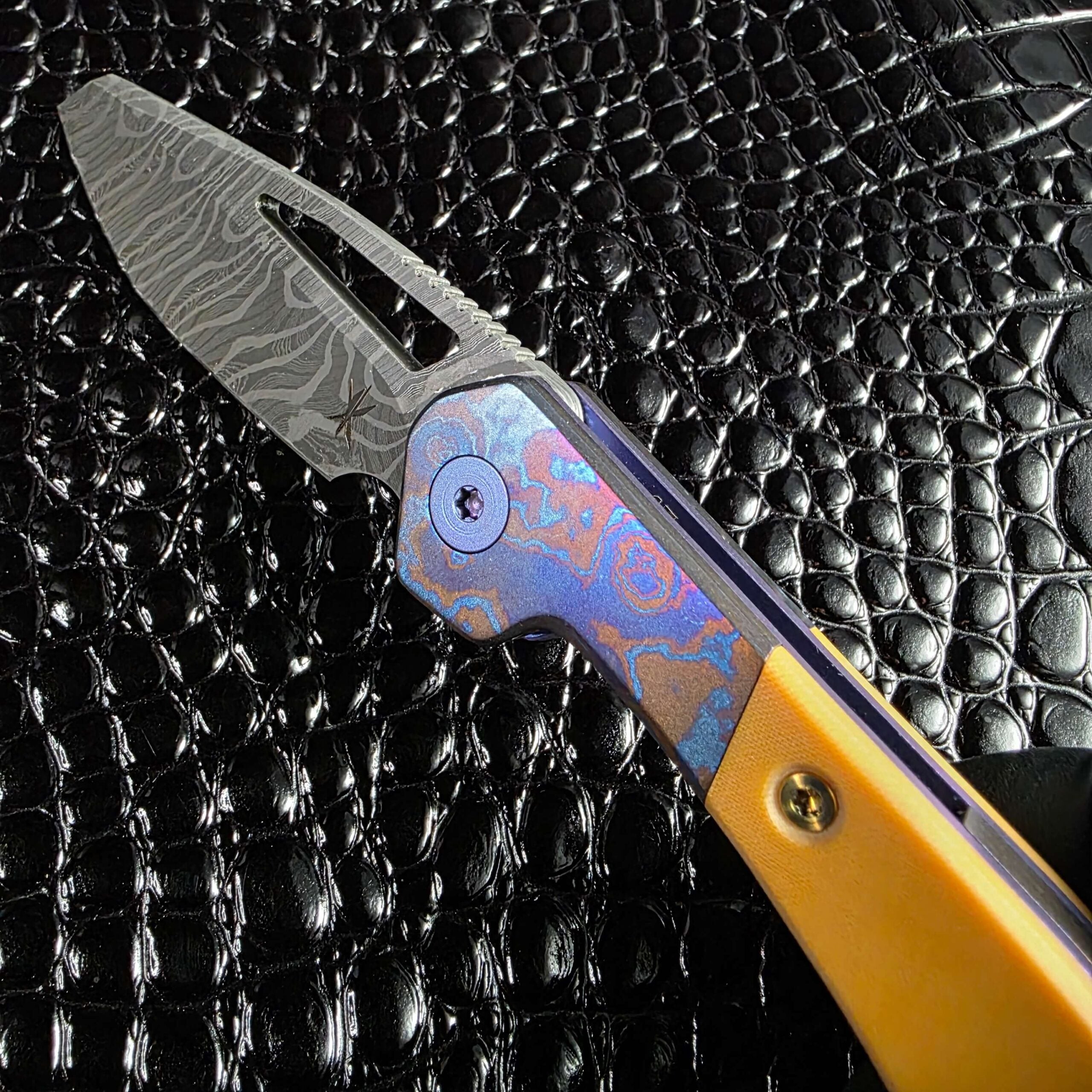 Fireclone 2 damascus blade meeting the Radmascus bolster on a Keanison Bloodhound