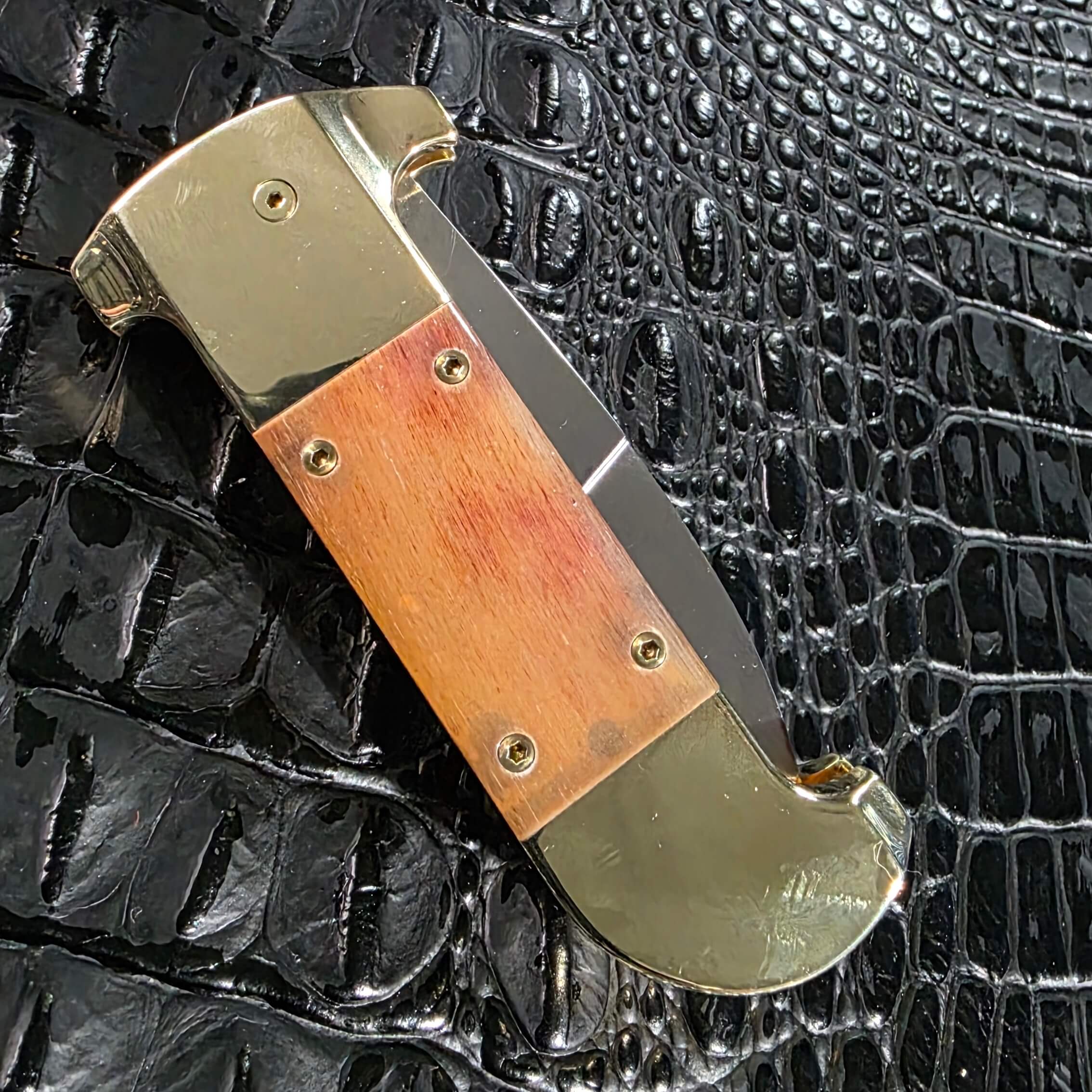 Closed reverse side of the Maniac Machining Stinger Classic showing brass bolsters and yak horn