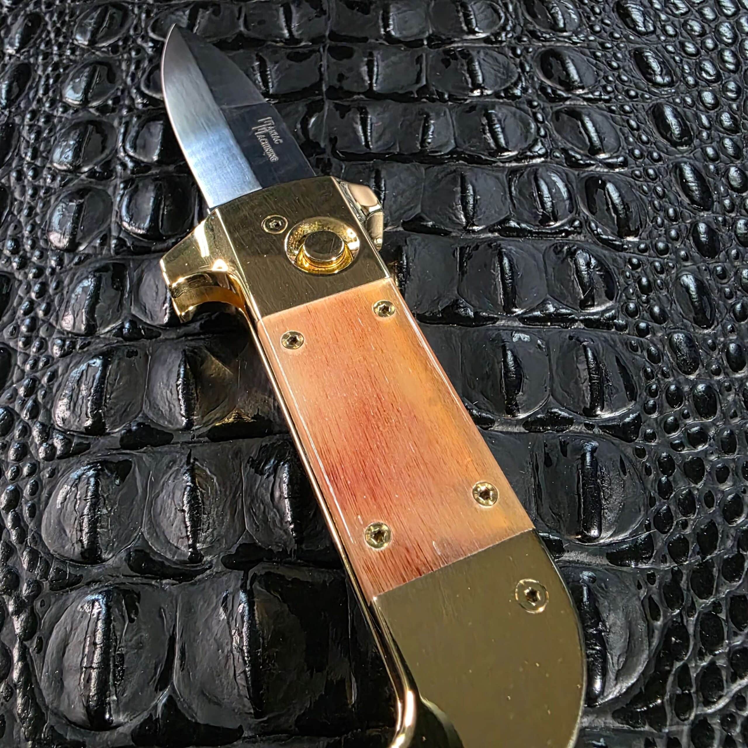 Brass push button and polished front bolster on the Maniac Machining Stinger Classic