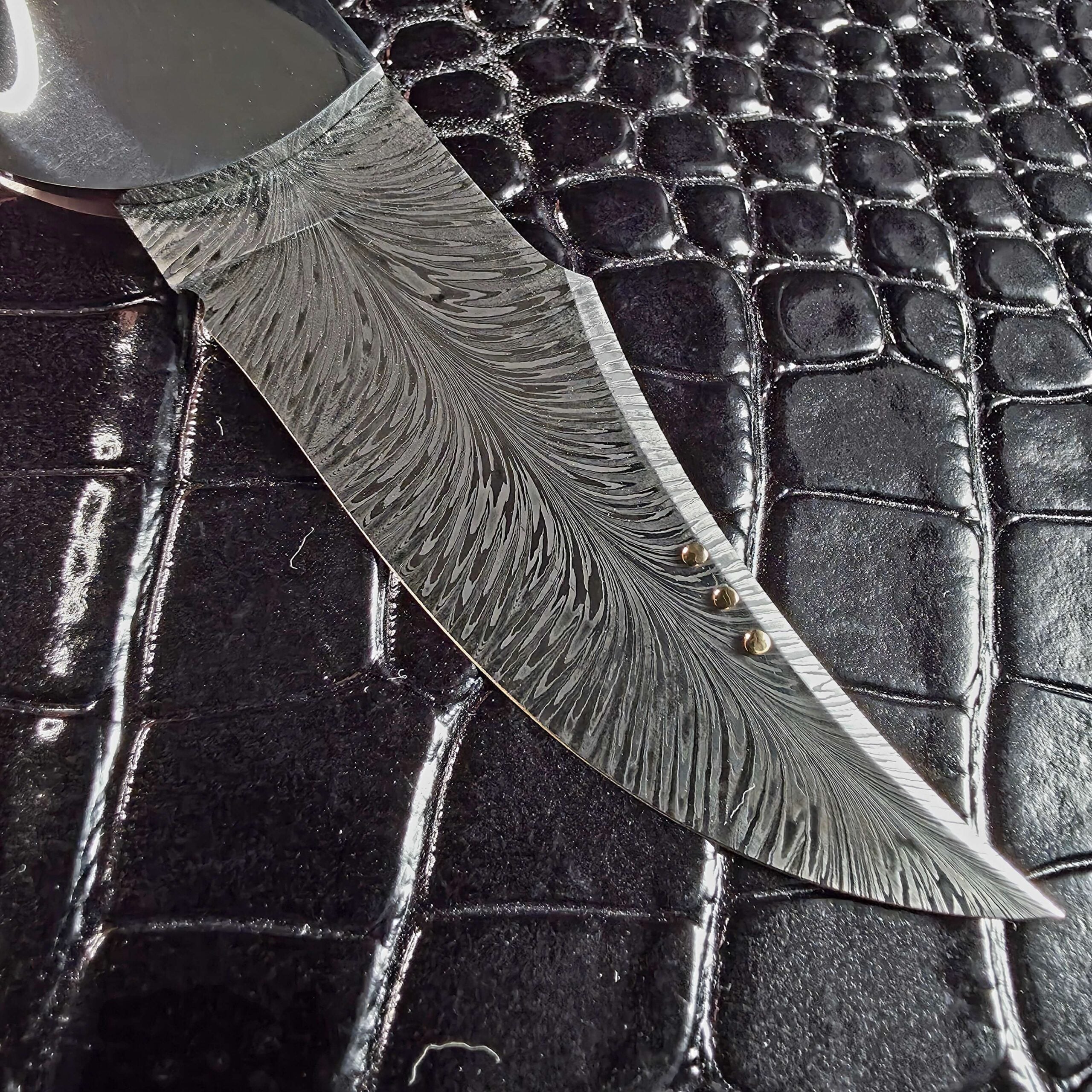 Feather damascus pattern and three 14K gold dots on the Scott Gallagher Escalante folder blade