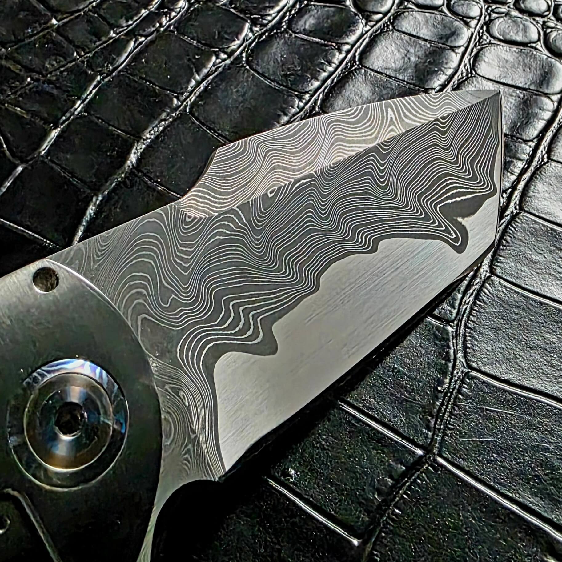 San Mai transition line running the length of the Chad Nichols Boomerang damascus blade