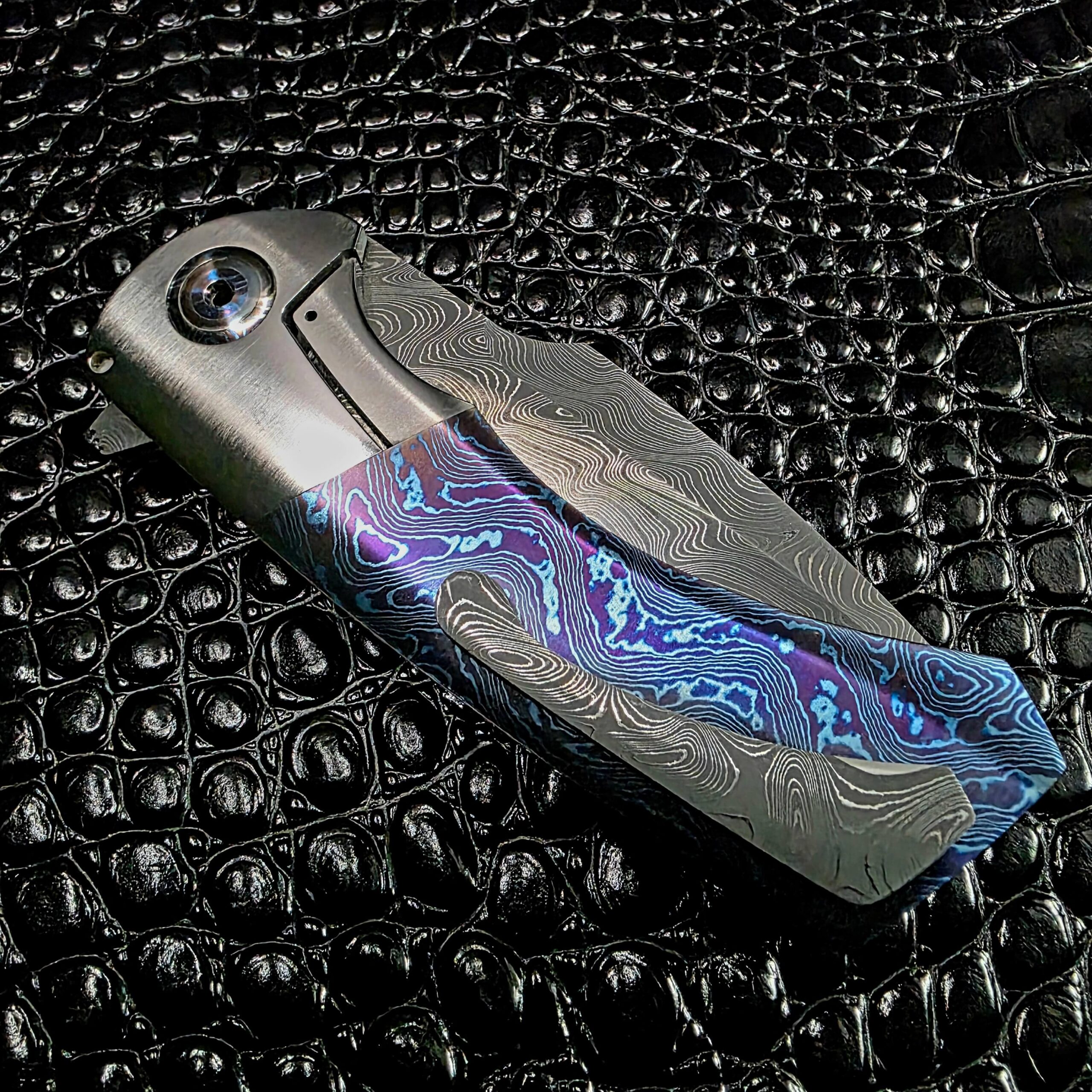 Todd Fischer Kamehameha closed at full length showing bolster, scale and clip