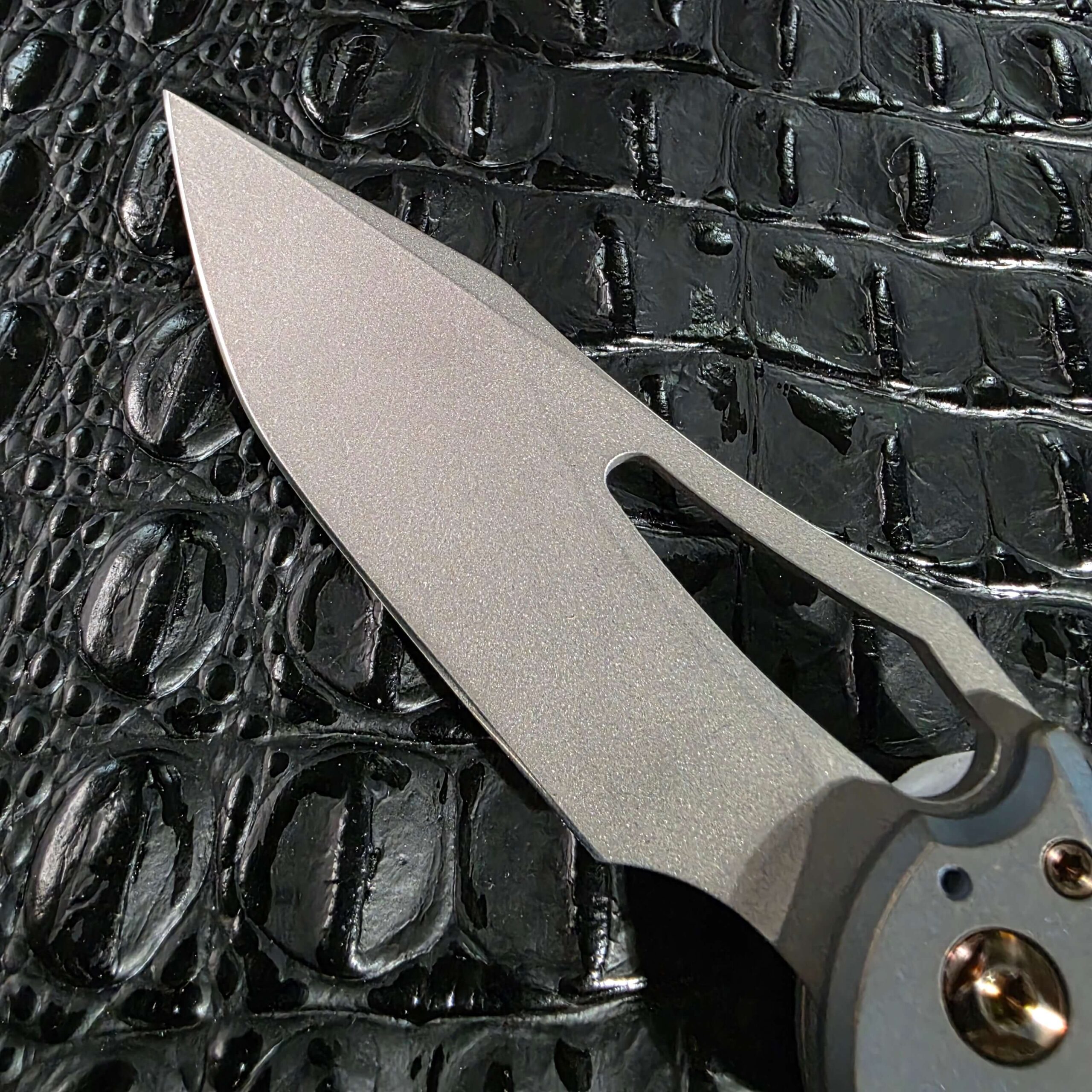 Uniform stonewashed CPM 20CV blade on the Ferrum Forge Gavko Spinner