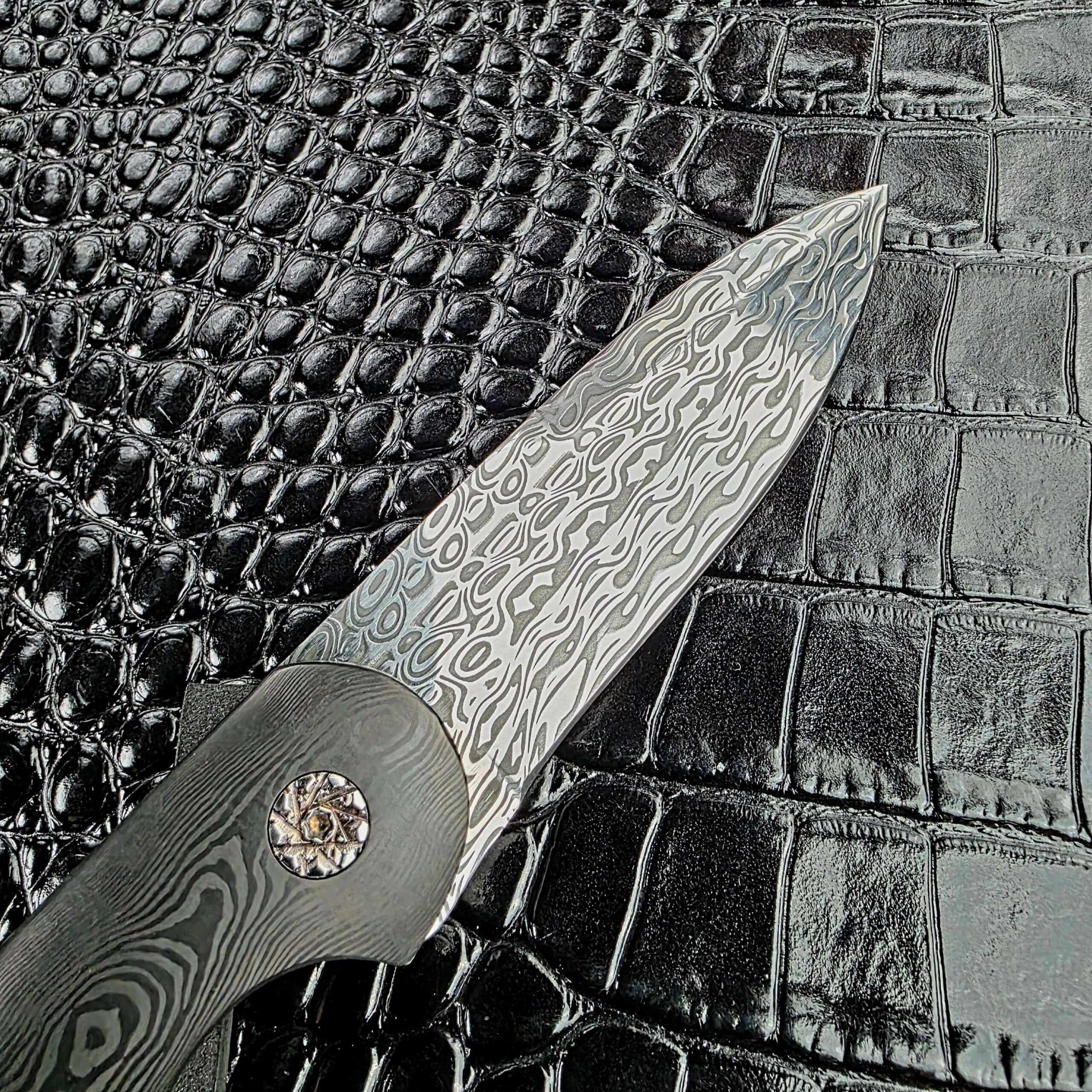 Recurve near the heel of the edge on the Glenn Are Hovin Koda modified drop point blade