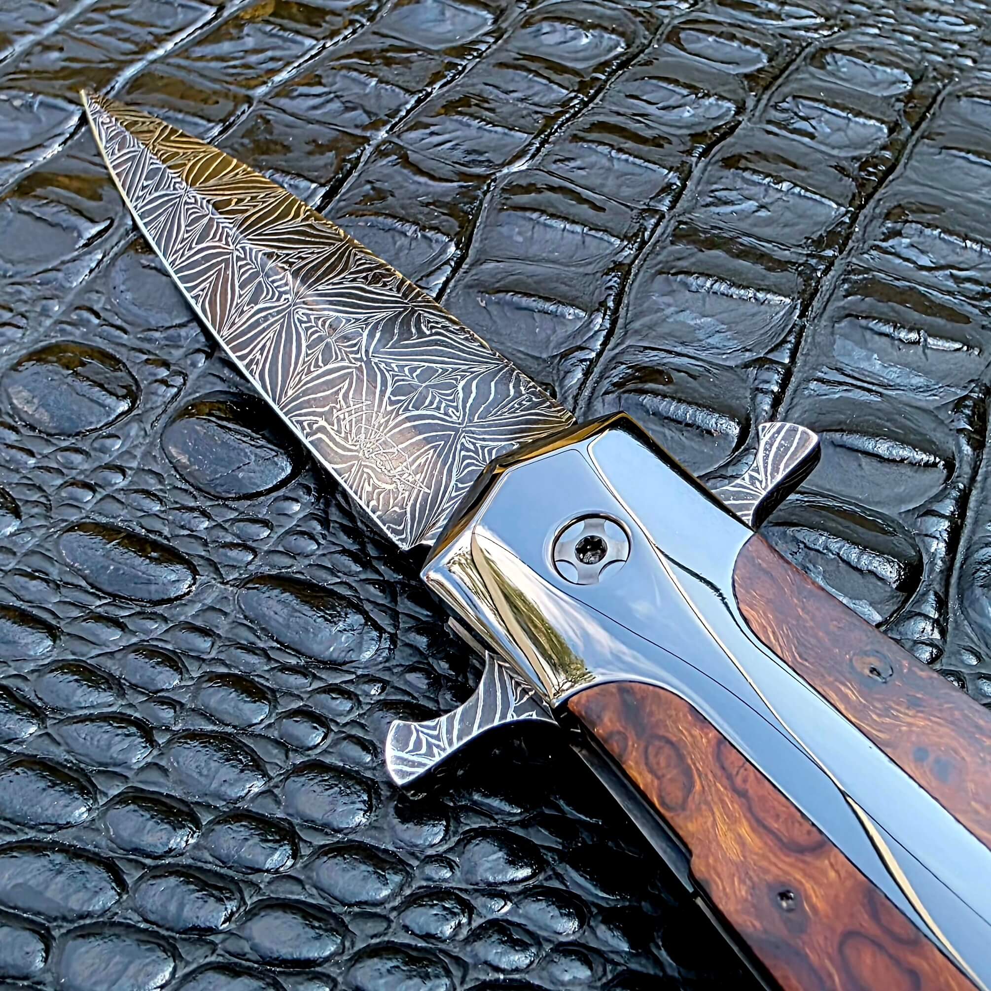 Damascus blade and ironwood inlay on the La Cantina Sally #453 in one frame