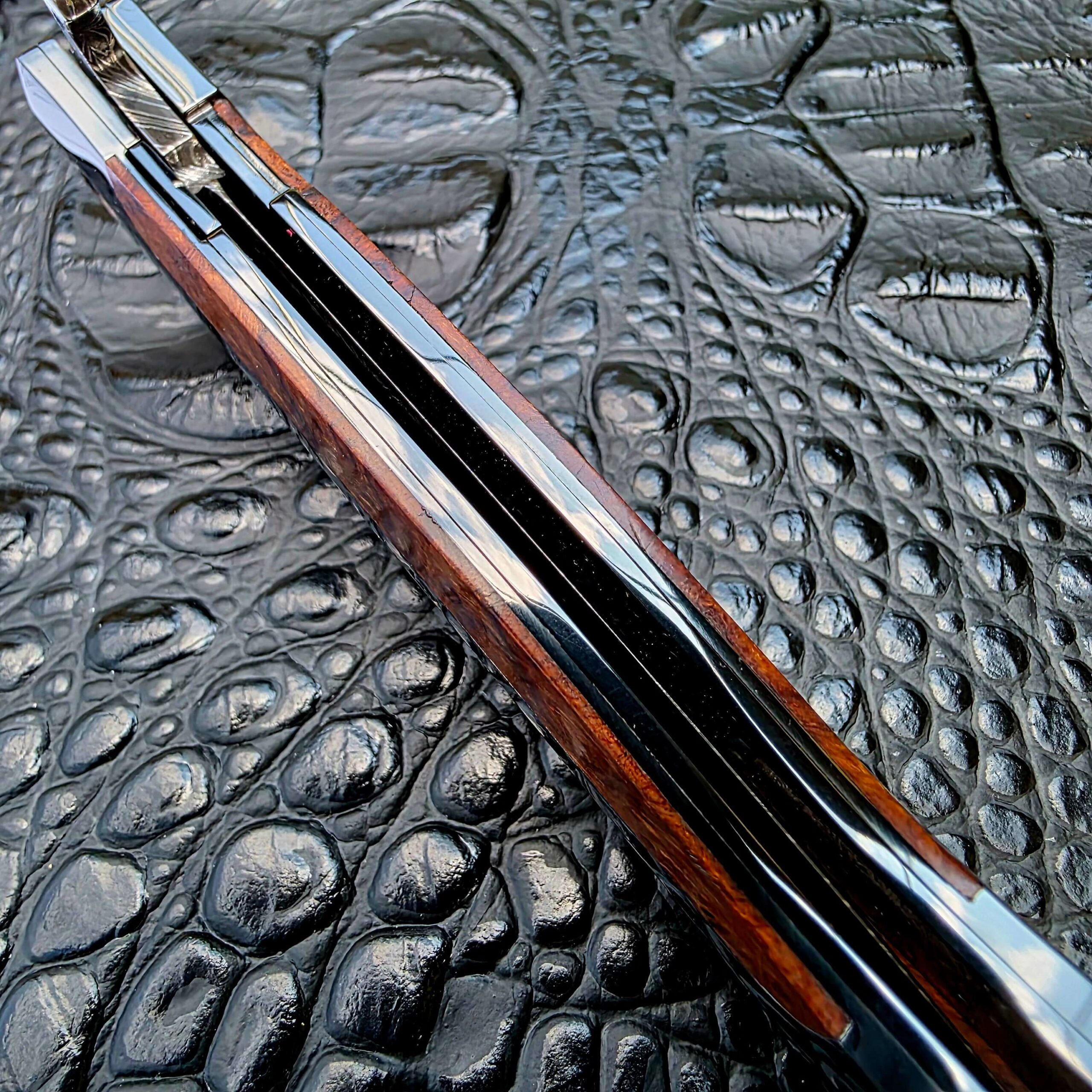 Edge-on view of the closed La Cantina Sally #453 showing frame thickness