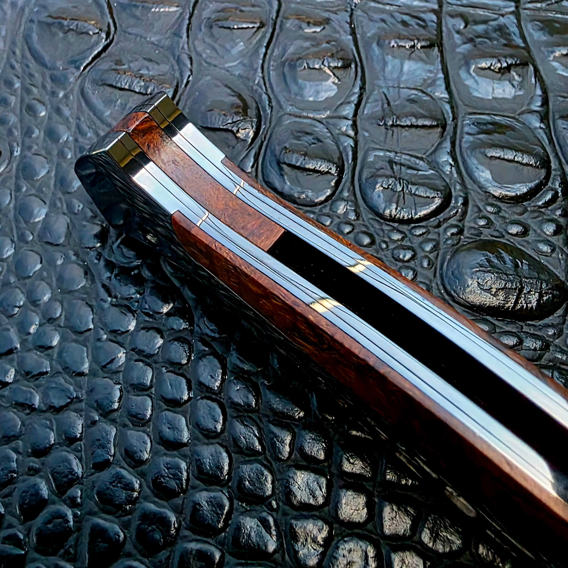Spine and DLC spacer on the closed La Cantina Sally #453